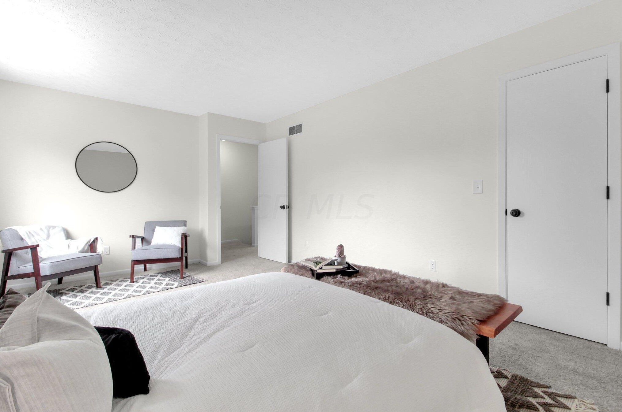 3968 Deer Knoll Dr, Columbus OH  43230-4140 exterior