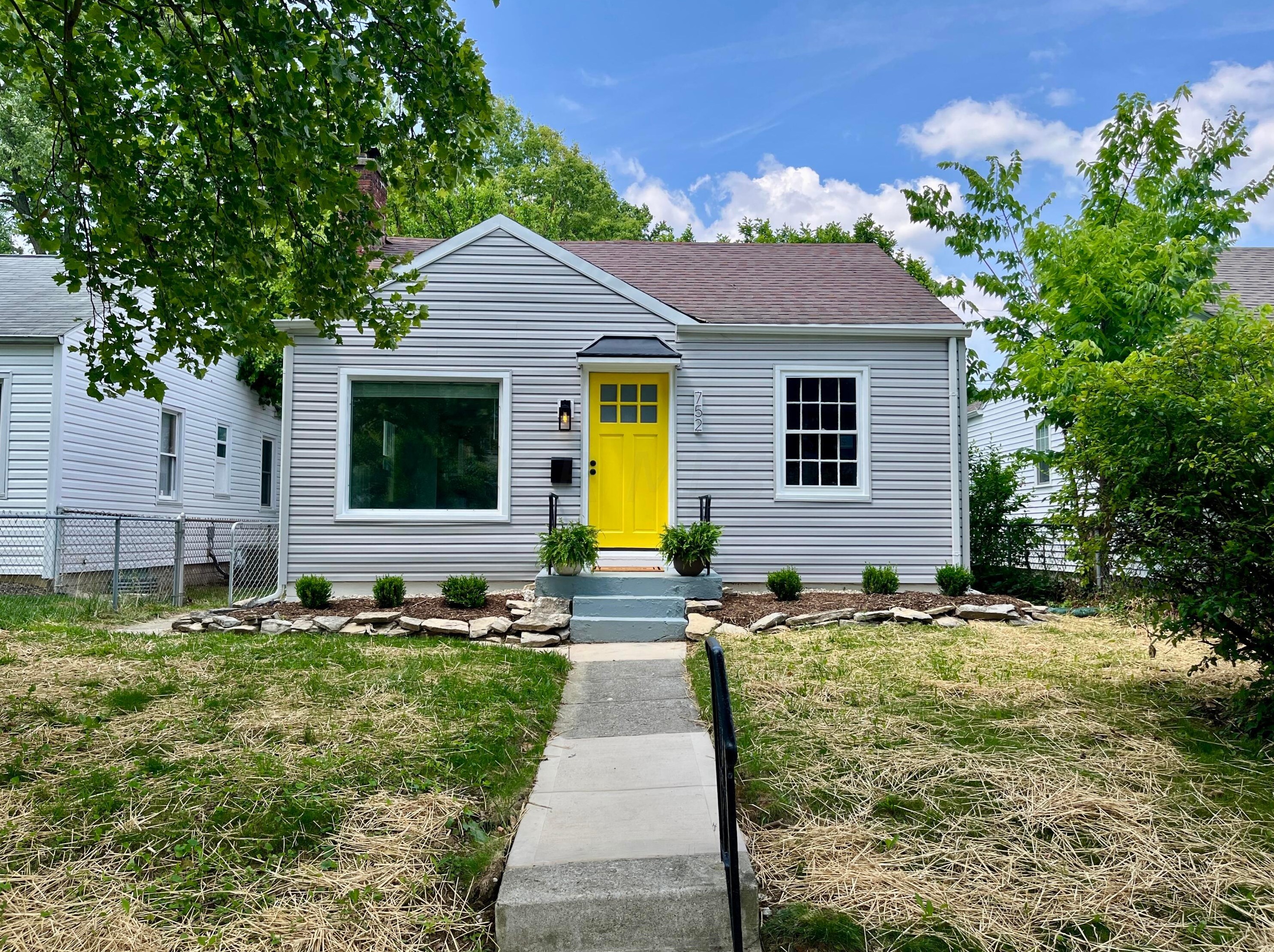 752 Mithoff St, Columbus, OH 43206-2956