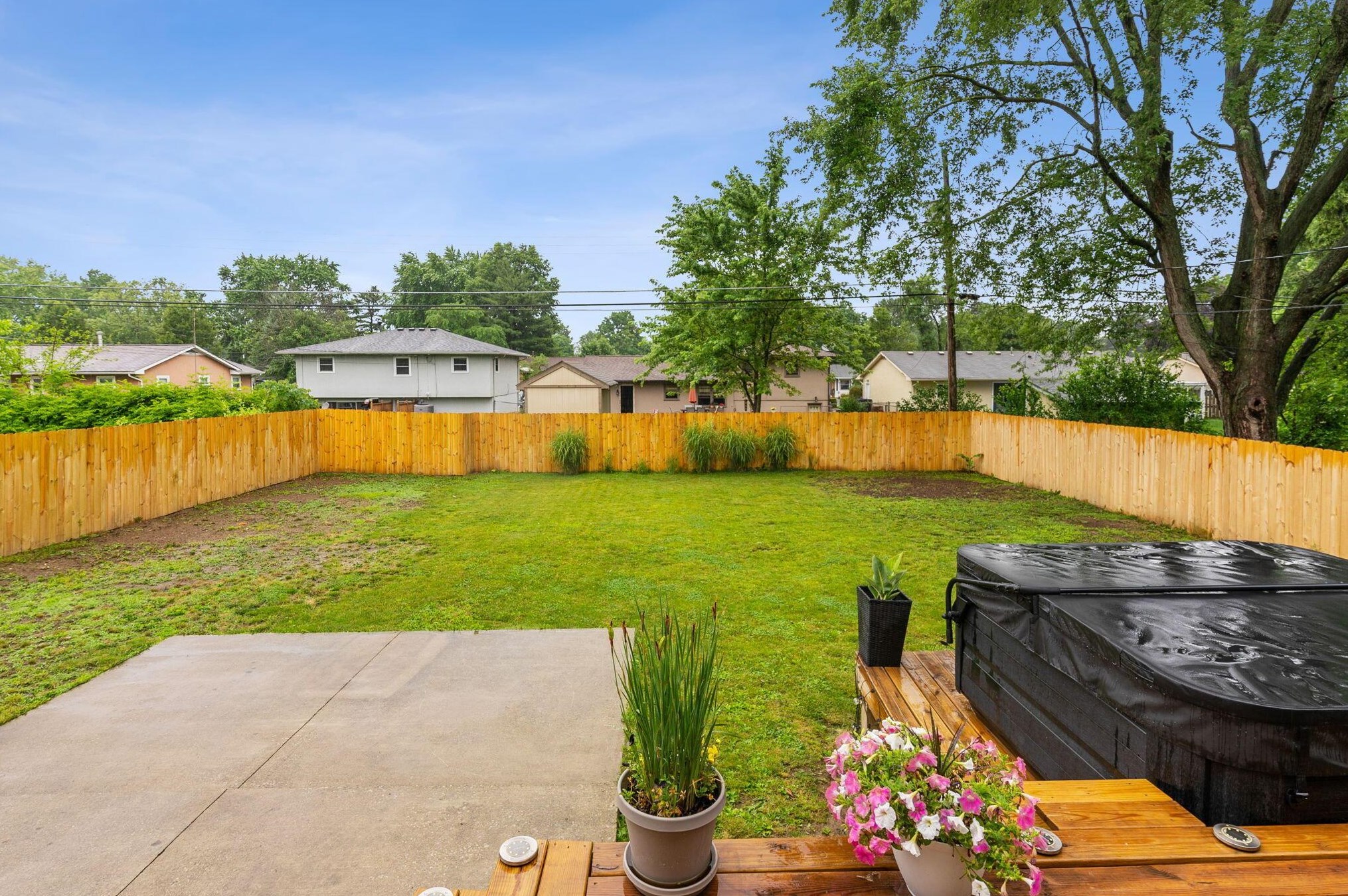 424 Coronation Ave, Columbus, OH 43230-2409