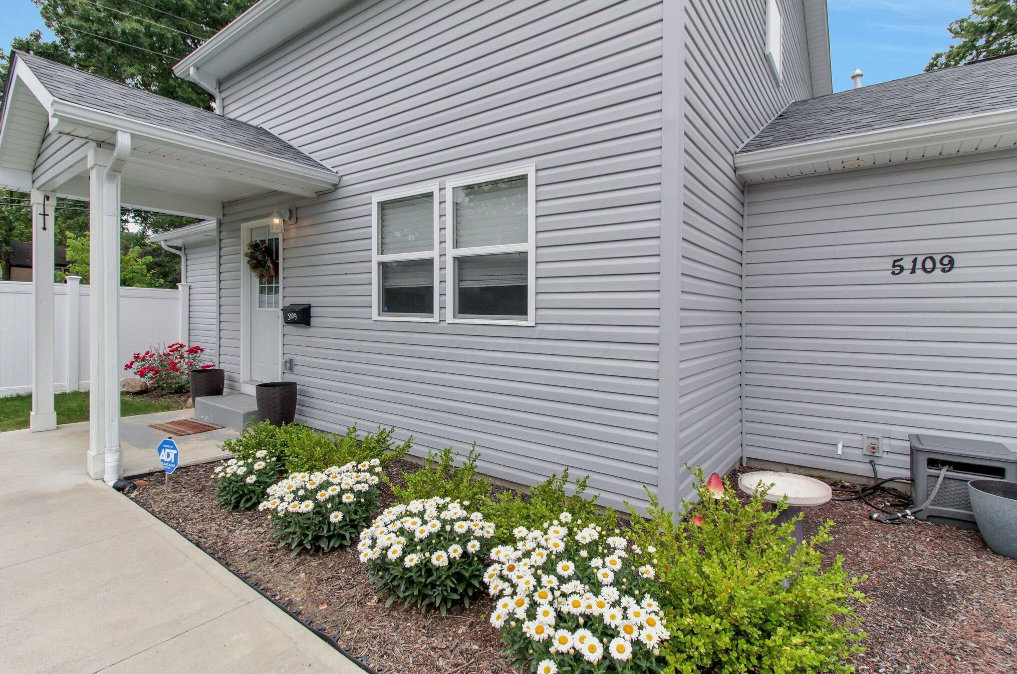 5109 Teddy Dr, Columbus OH  43227-1464 exterior