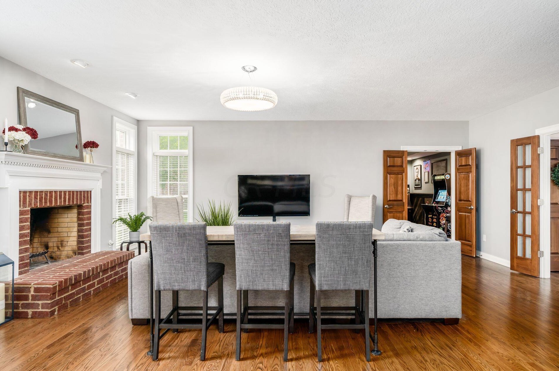 6209 Balmoral Dr, Dublin OH  43017-8595 exterior