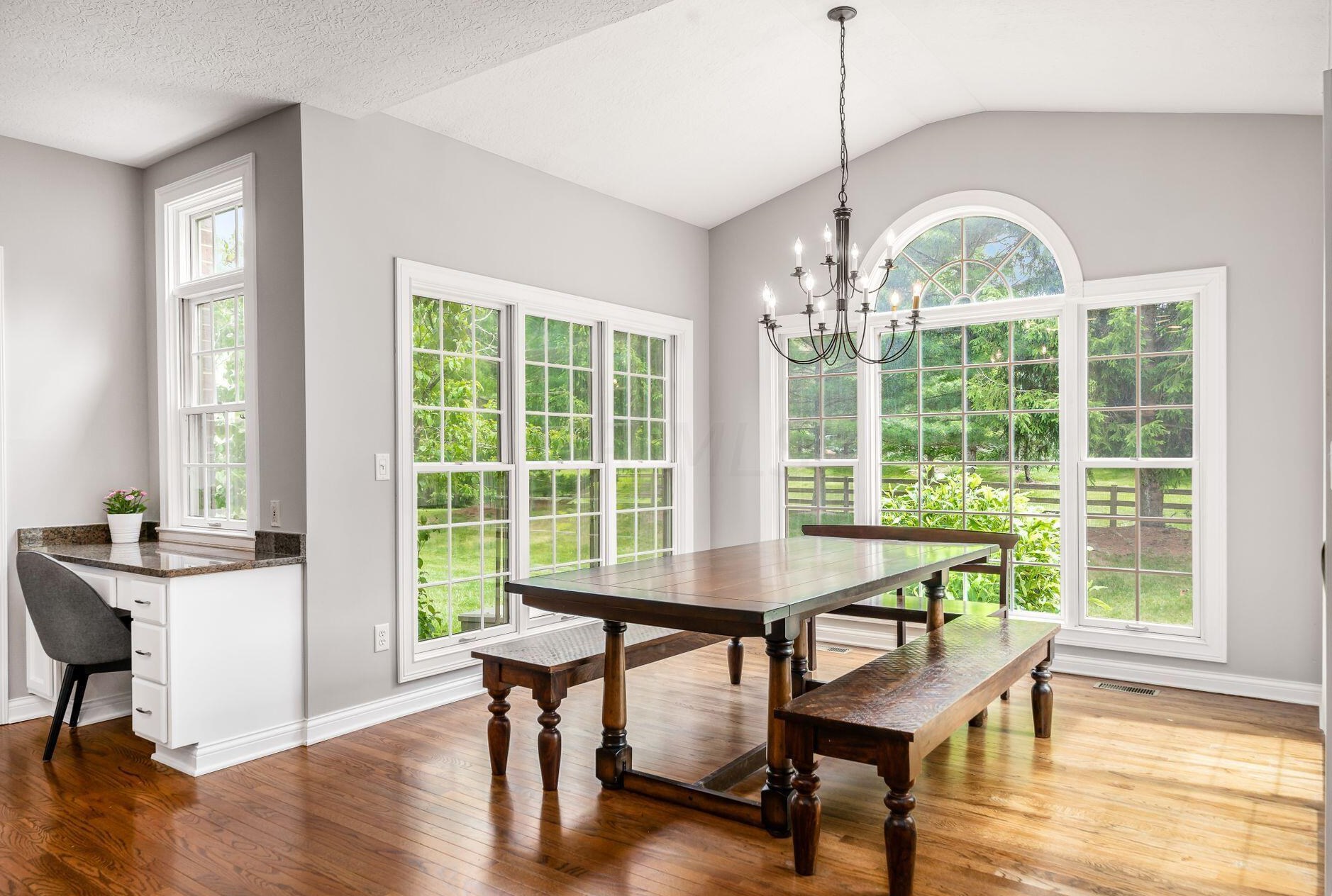 6209 Balmoral Dr, Dublin OH  43017-8595 exterior