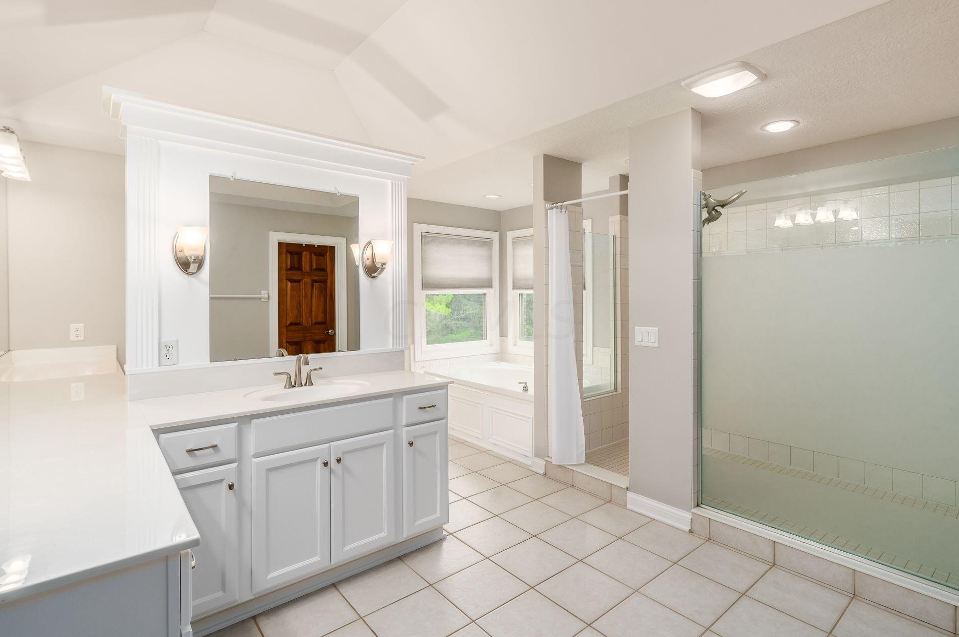 6209 Balmoral Dr, Dublin OH  43017-8595 exterior