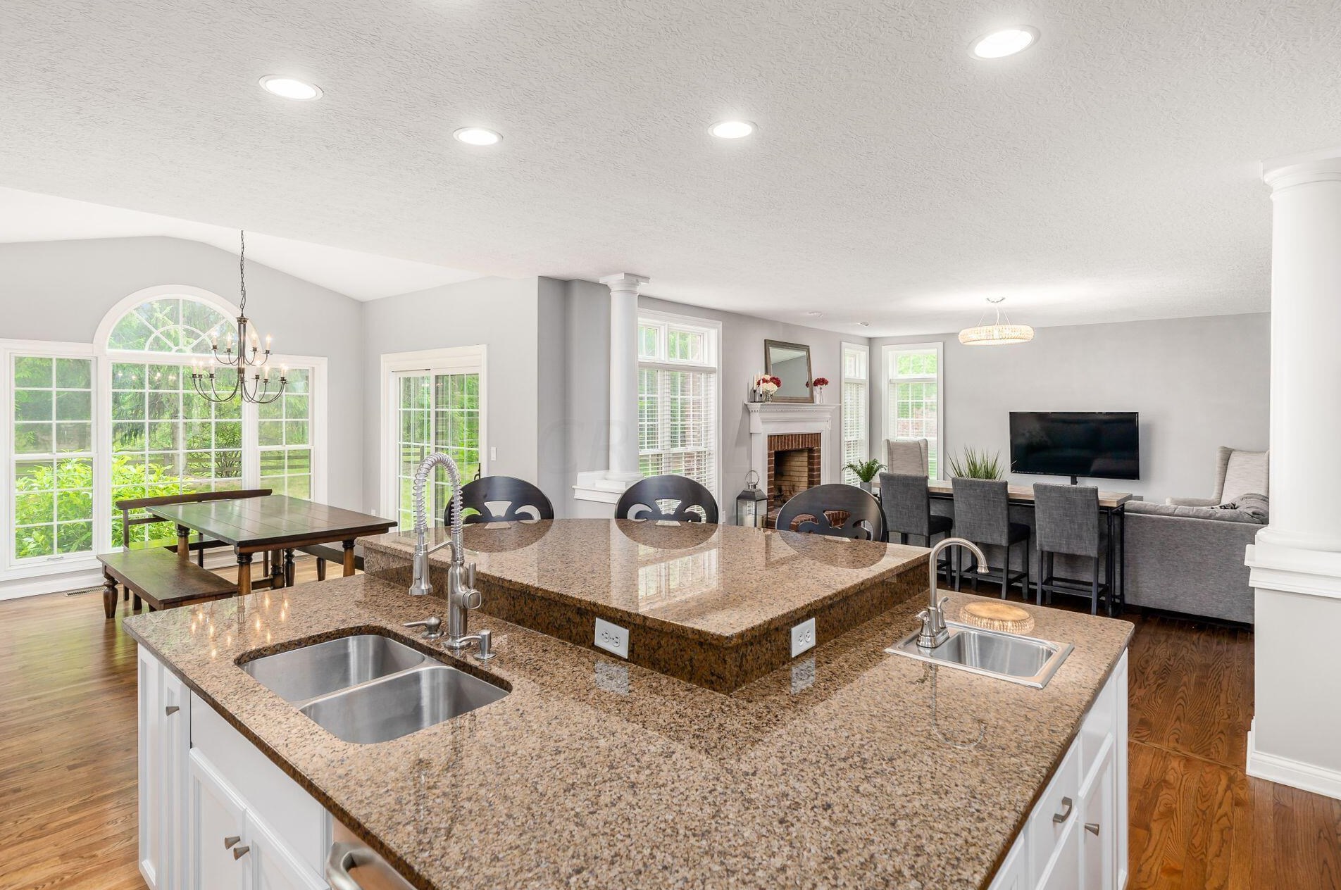 6209 Balmoral Dr, Dublin OH  43017-8595 exterior