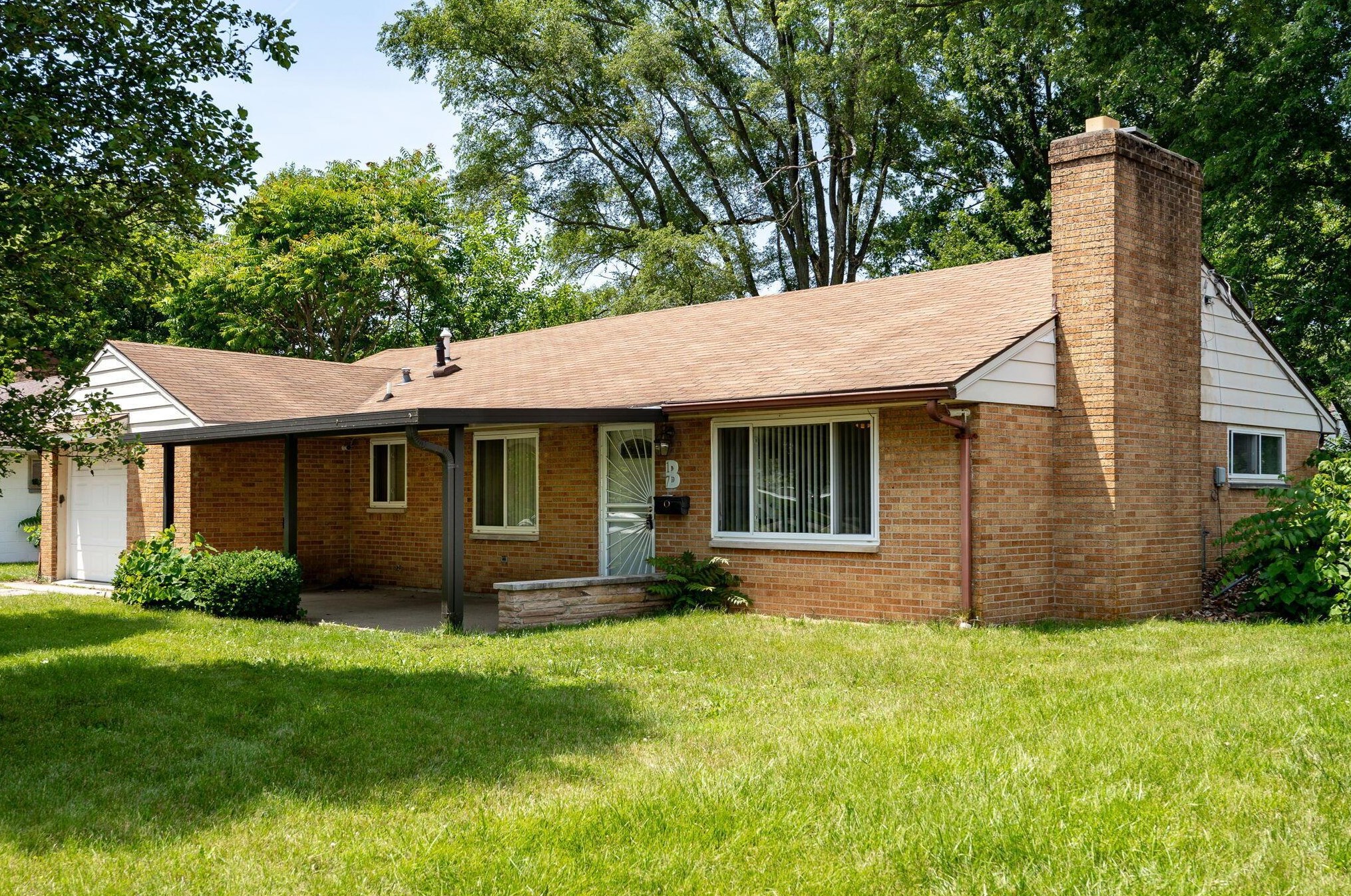 17 Sherry Dr, Dayton, OH 45426-3521
