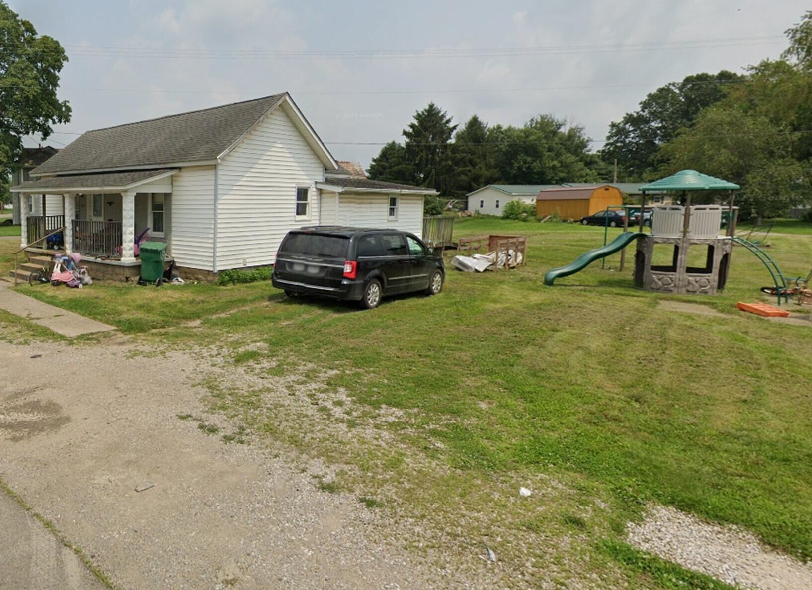 112 S State St, Frazeysburg, OH 43822
