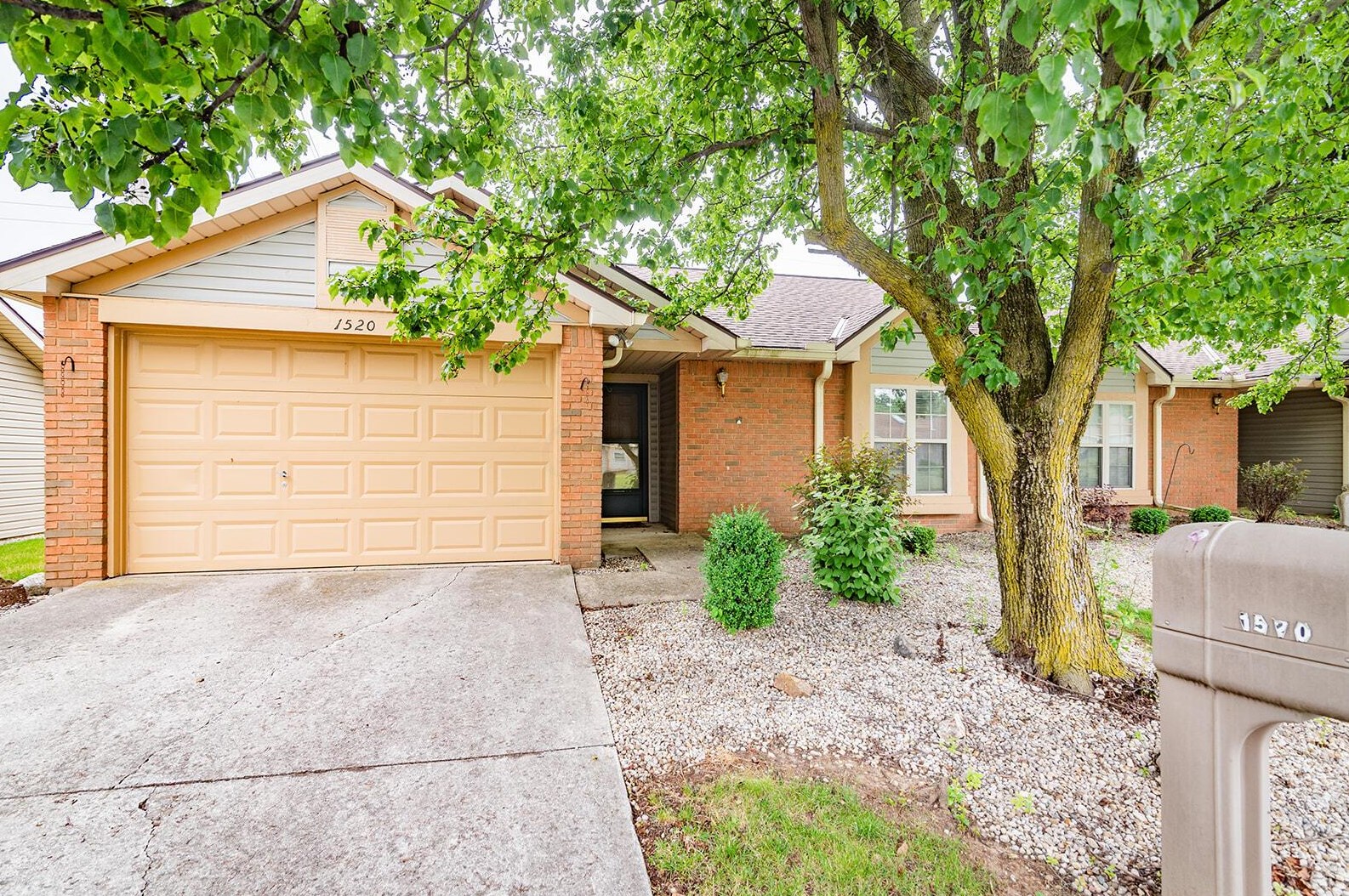 1520 Cross Pointe Cir, Bellefontaine, OH 43311