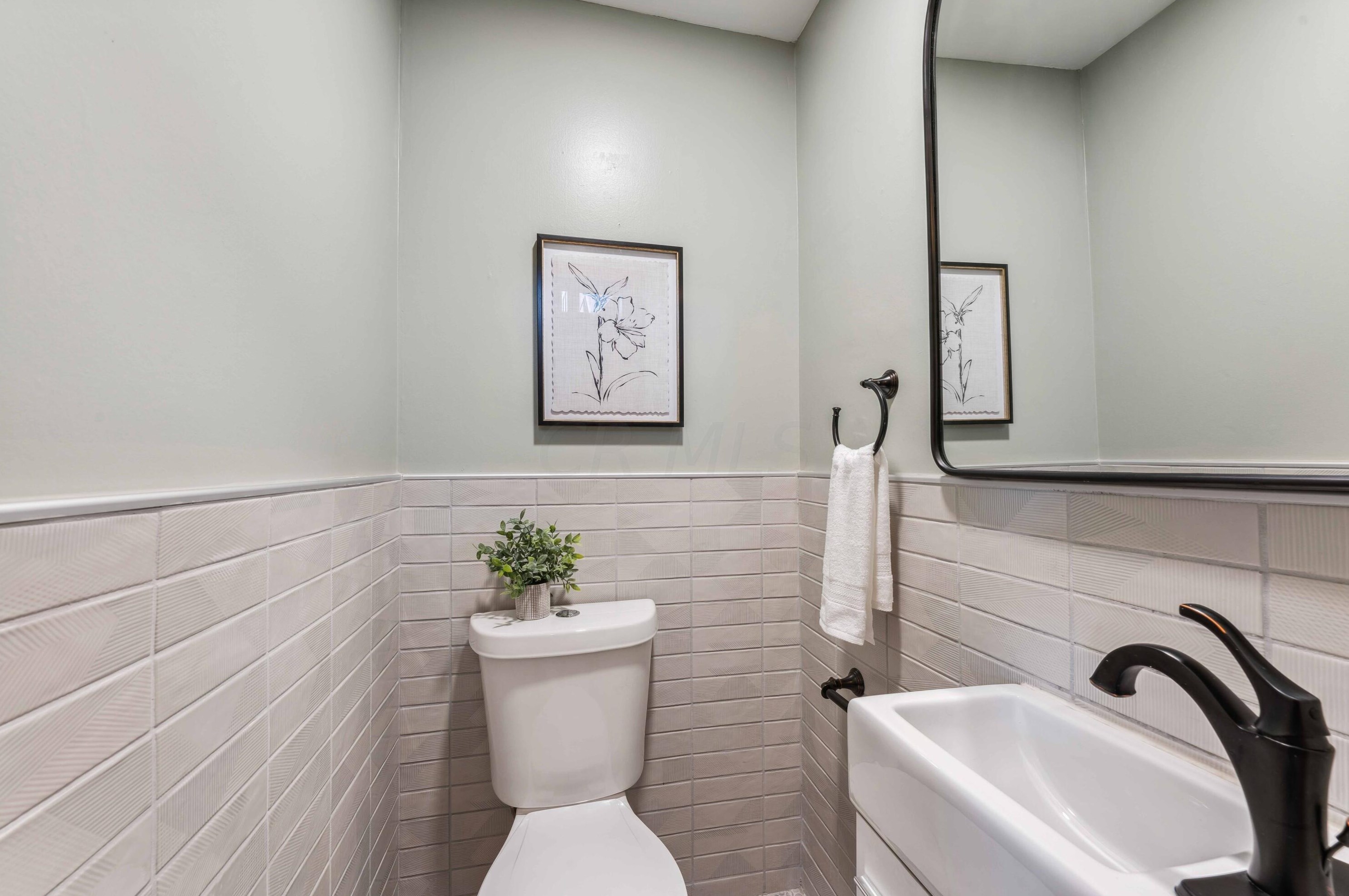 664 9 St, Columbus OH 43215-3972 exterior