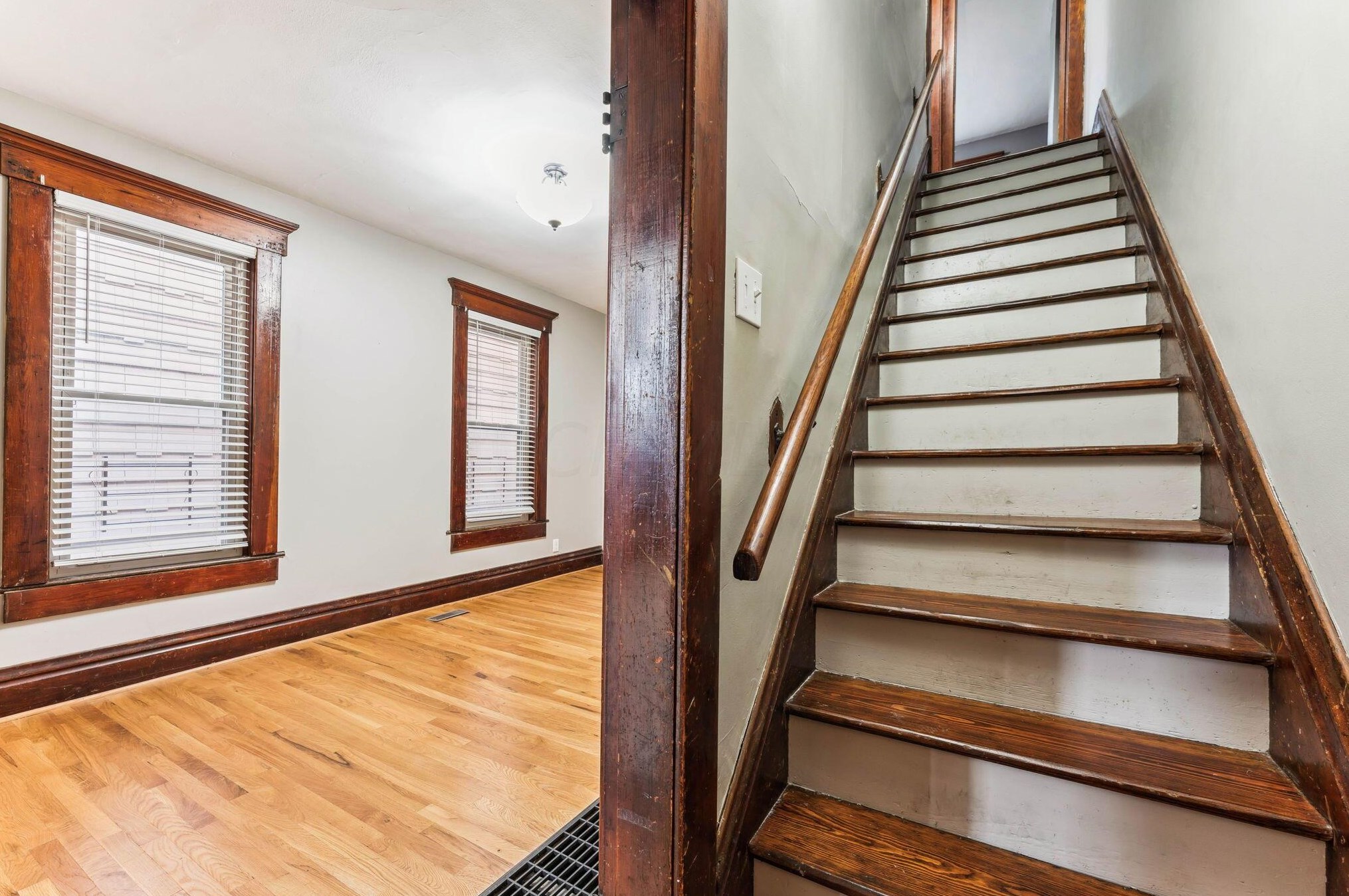 664 9 St, Columbus OH 43215-3972 exterior