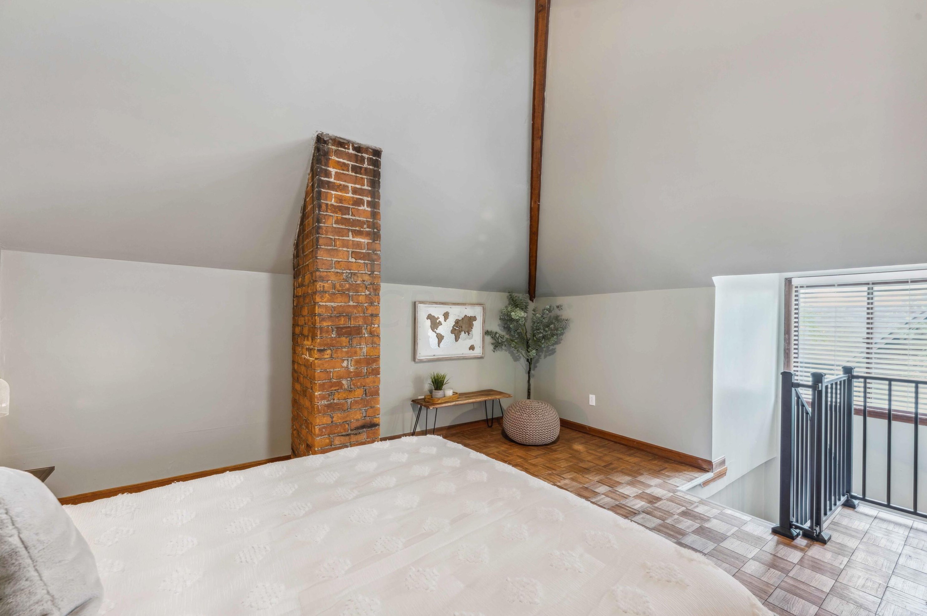 664 9 St, Columbus OH 43215-3972 exterior