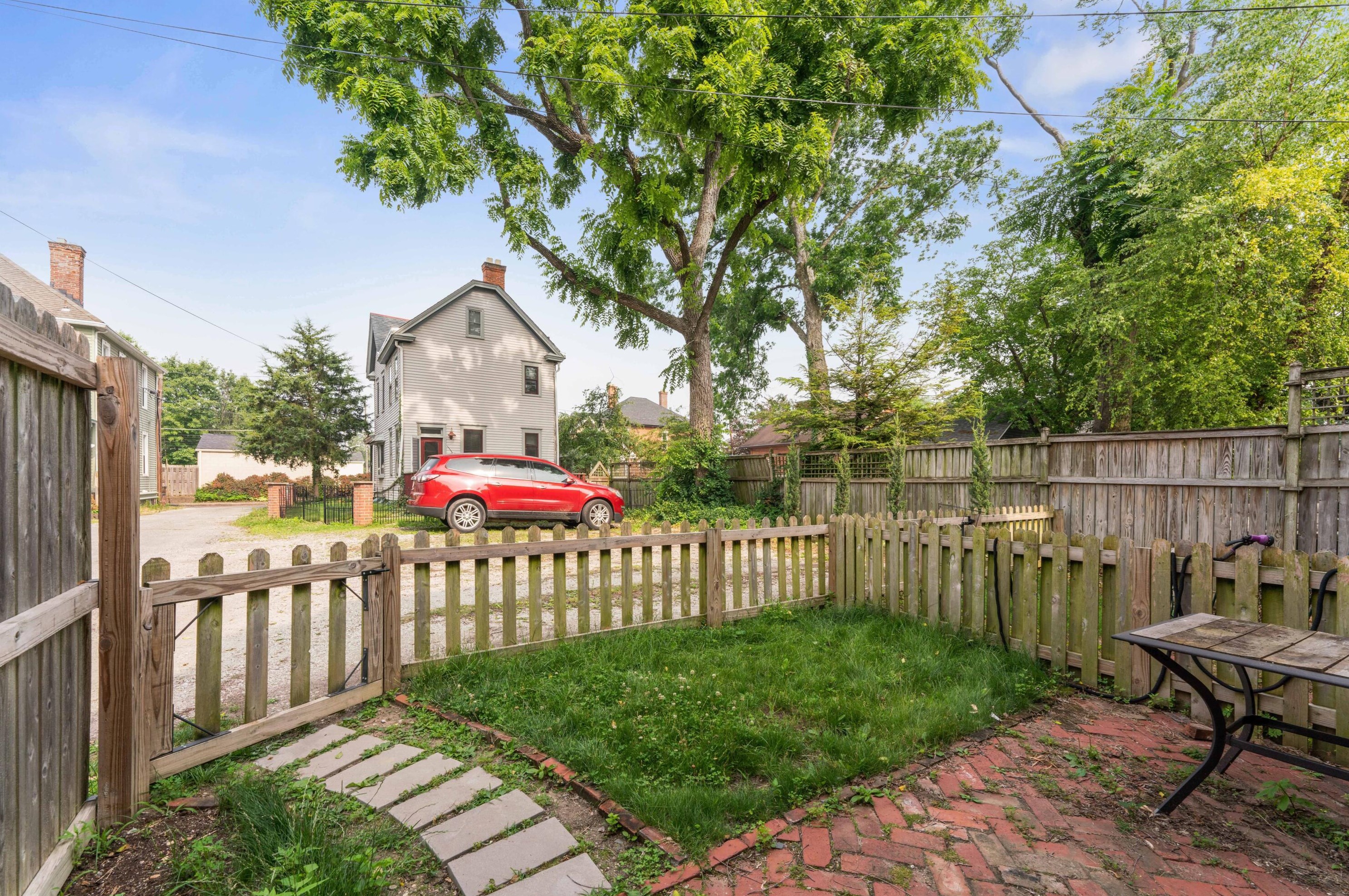 664 9 St, Columbus OH 43215-3972 exterior