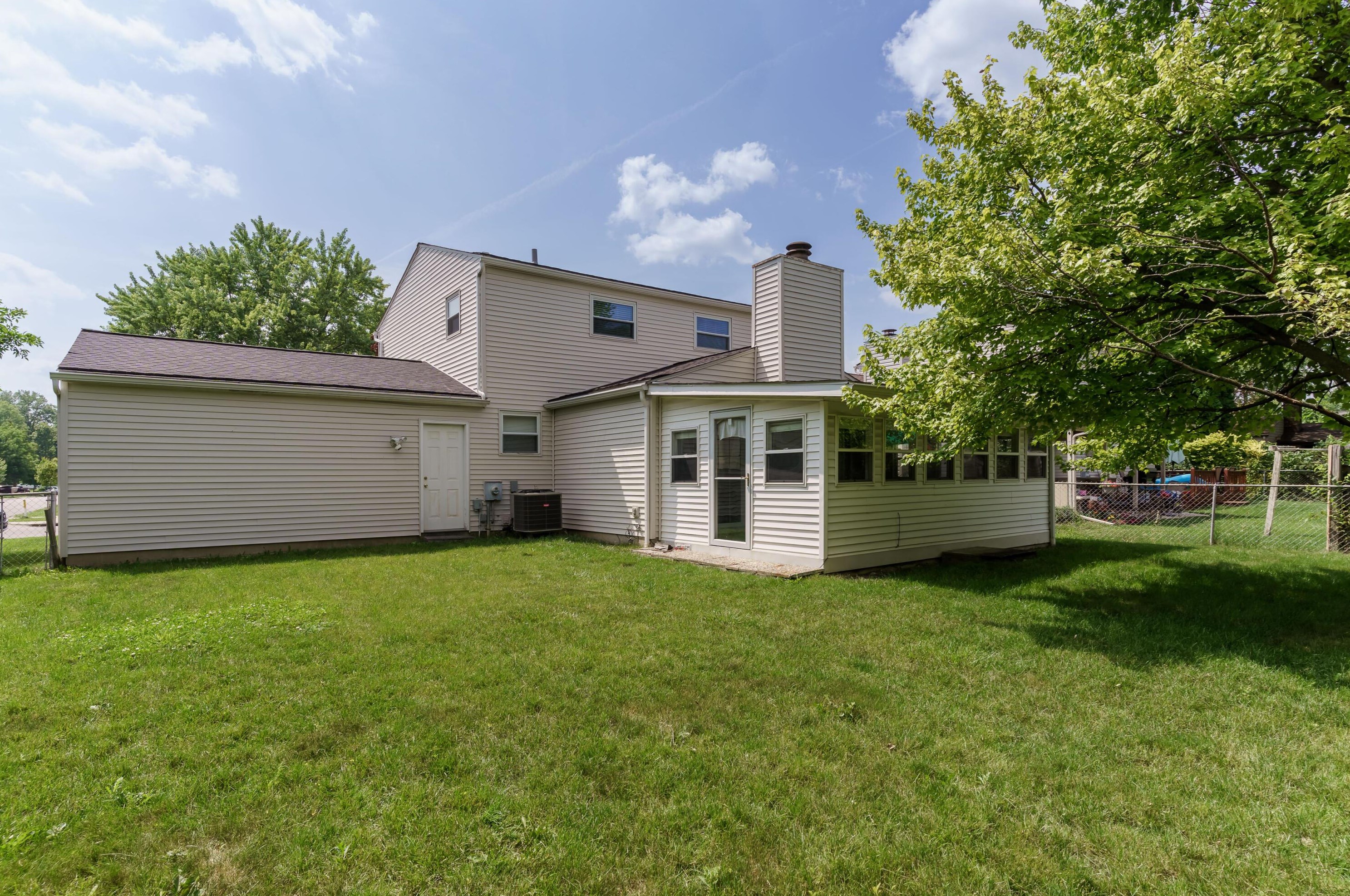 2076 Steffi Dr, Hilliard OH  43026-9432 exterior