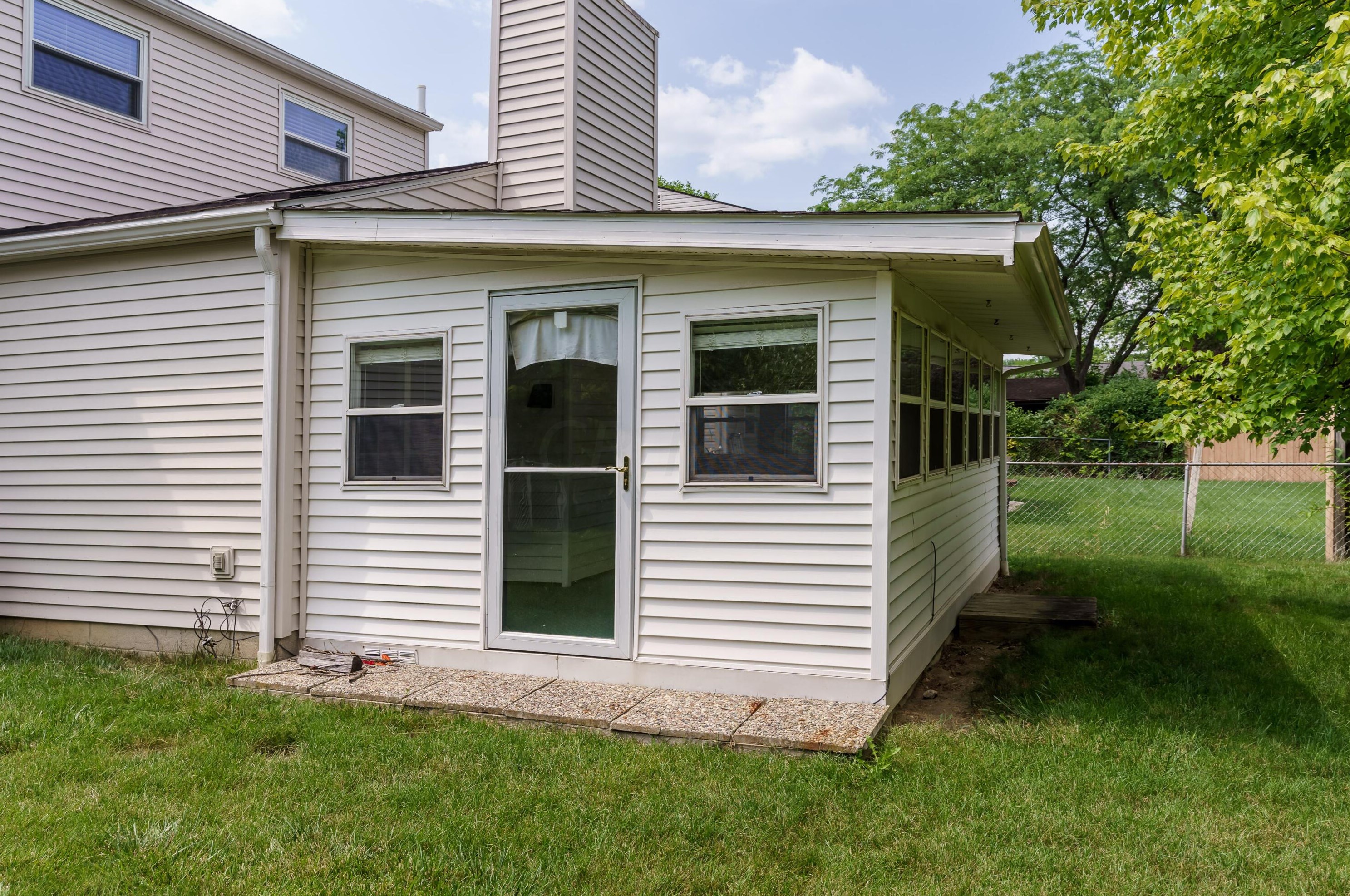 2076 Steffi Dr, Hilliard OH  43026-9432 exterior