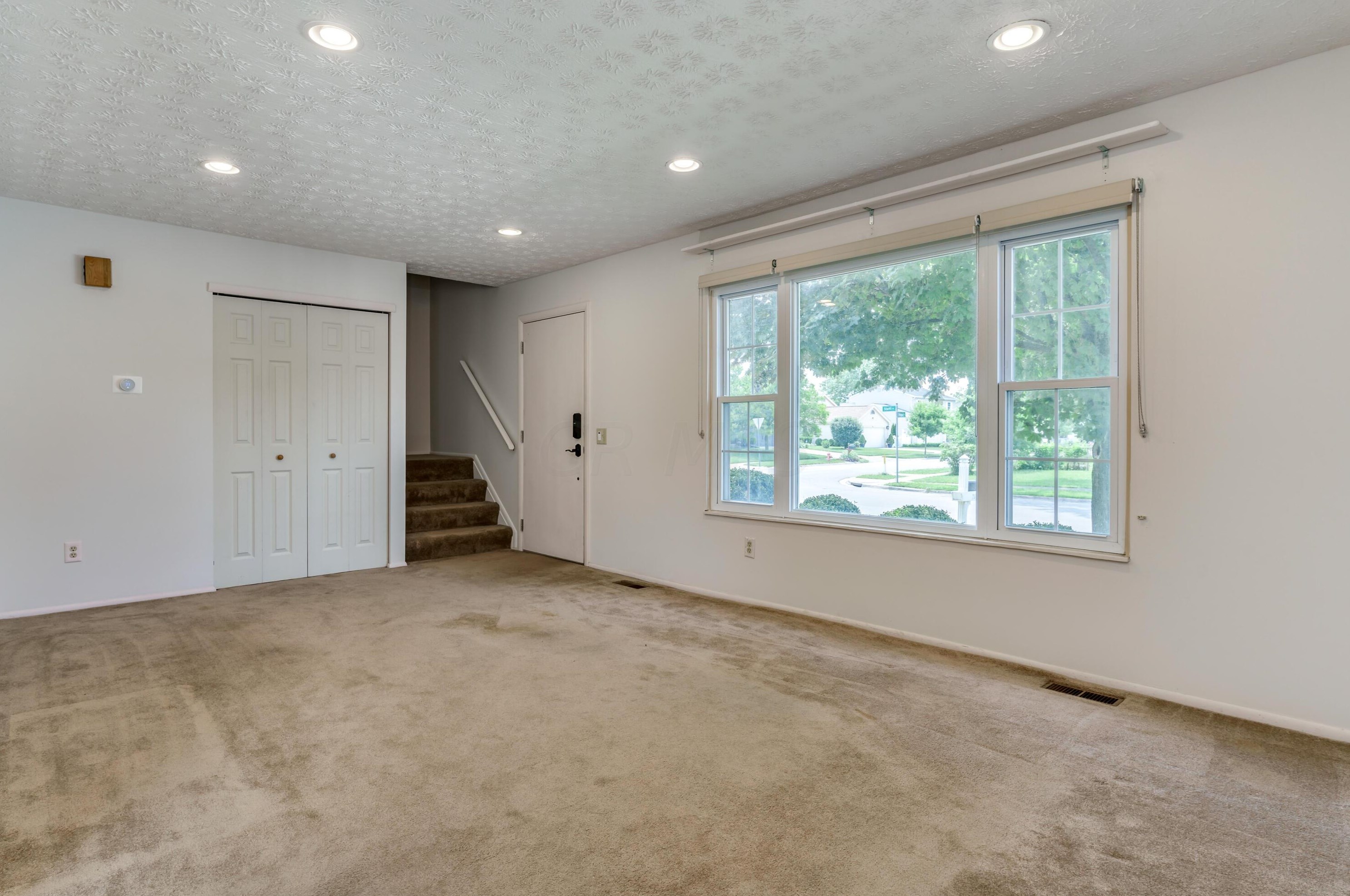 2076 Steffi Dr, Hilliard OH  43026-9432 exterior