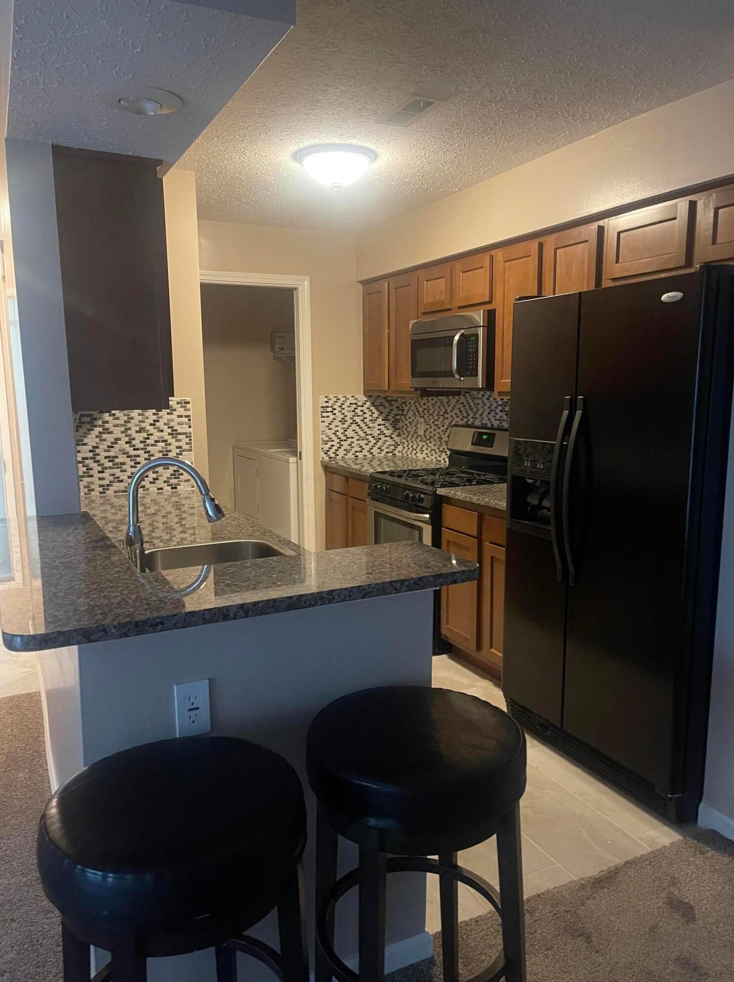 2176 Hedgerow Rd, Columbus, OH 43220-6390