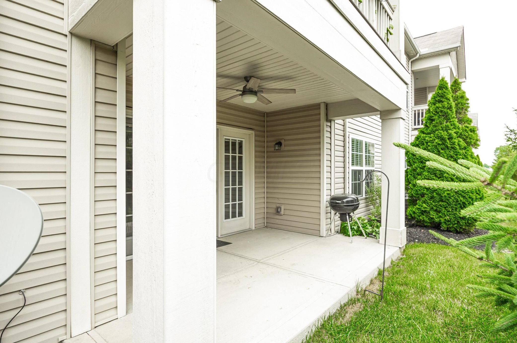 1417 Carylake Cir, Columbus OH  43240-4075 exterior