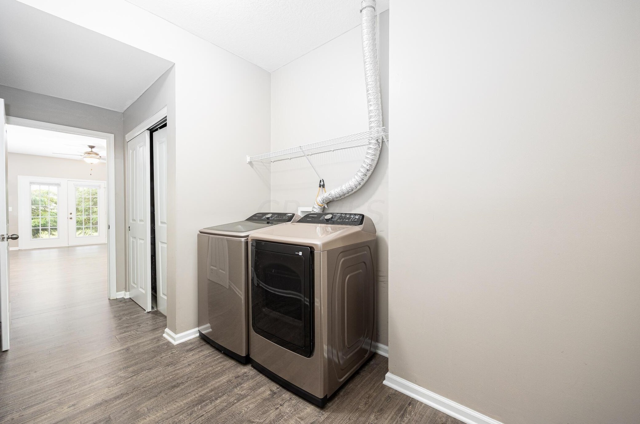 1417 Carylake Cir, Columbus OH  43240-4075 exterior