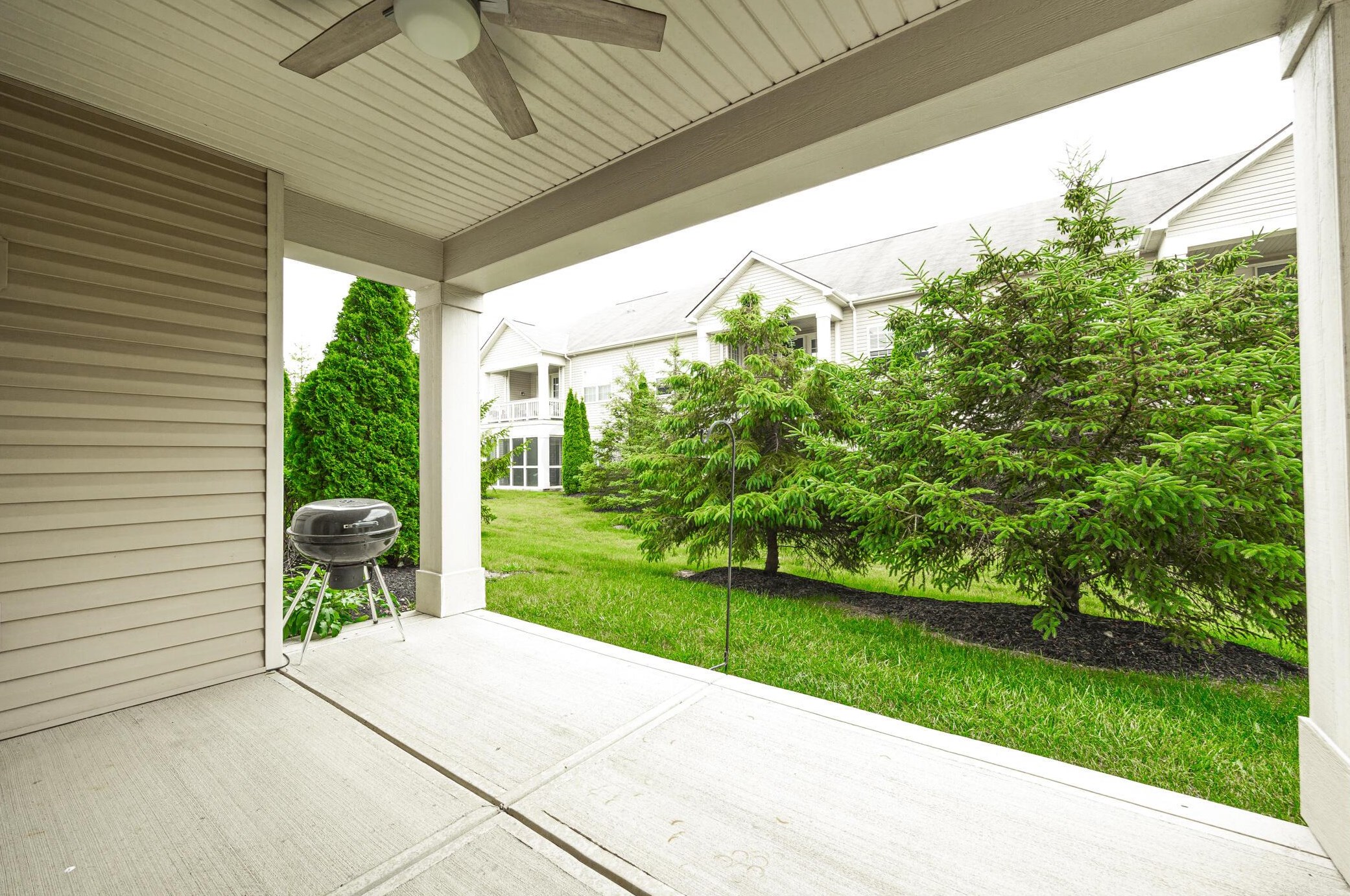 1417 Carylake Cir, Columbus OH  43240-4075 exterior