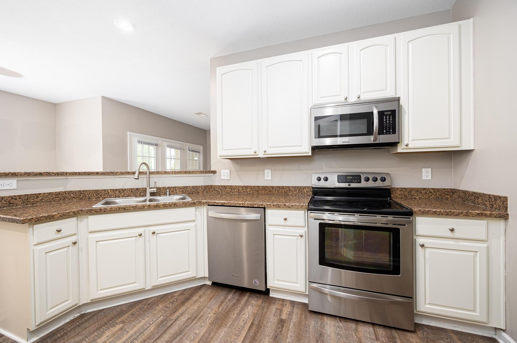 1417 Carylake Cir, Columbus OH  43240-4075 exterior