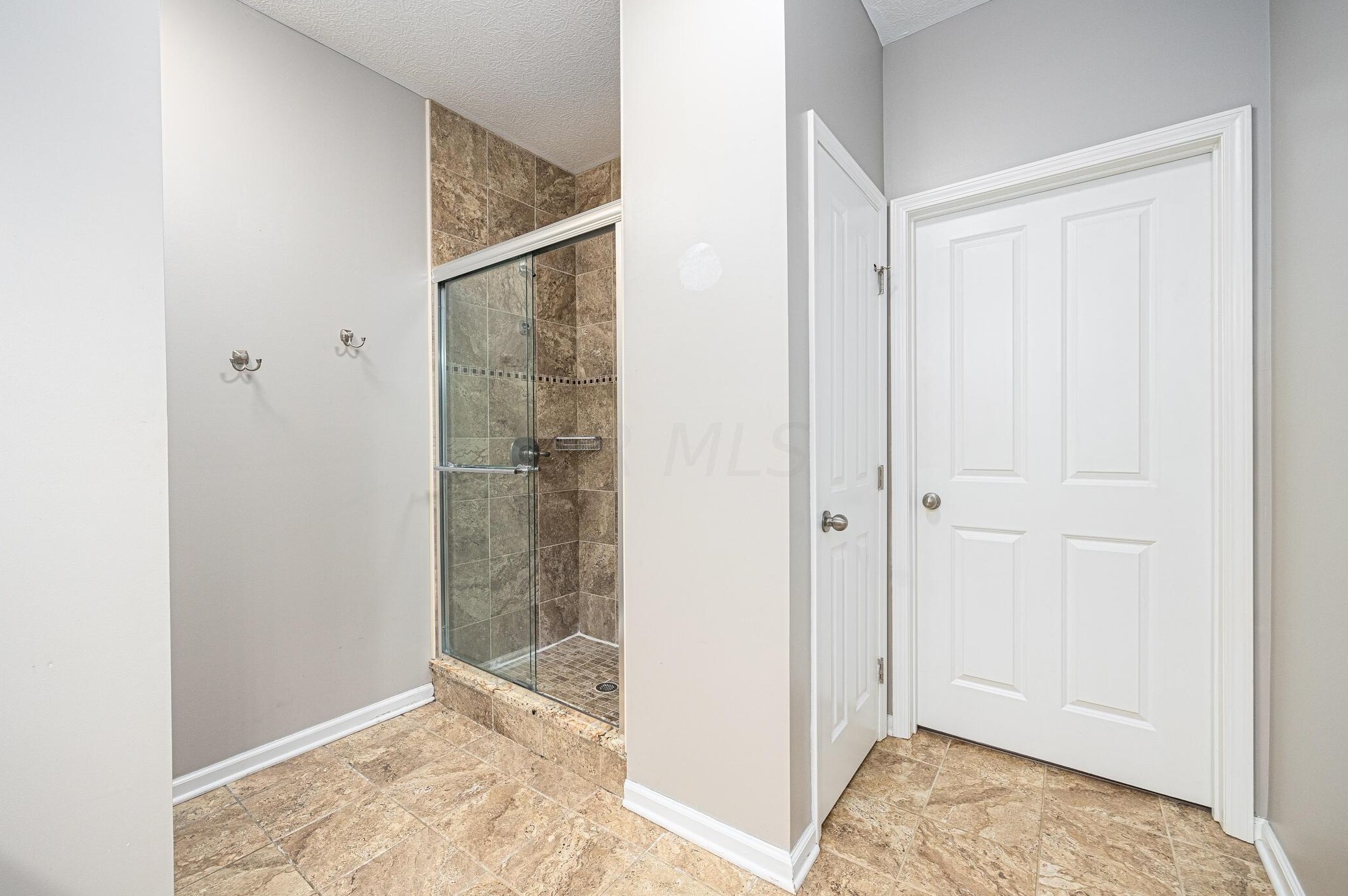 1417 Carylake Cir, Columbus OH  43240-4075 exterior