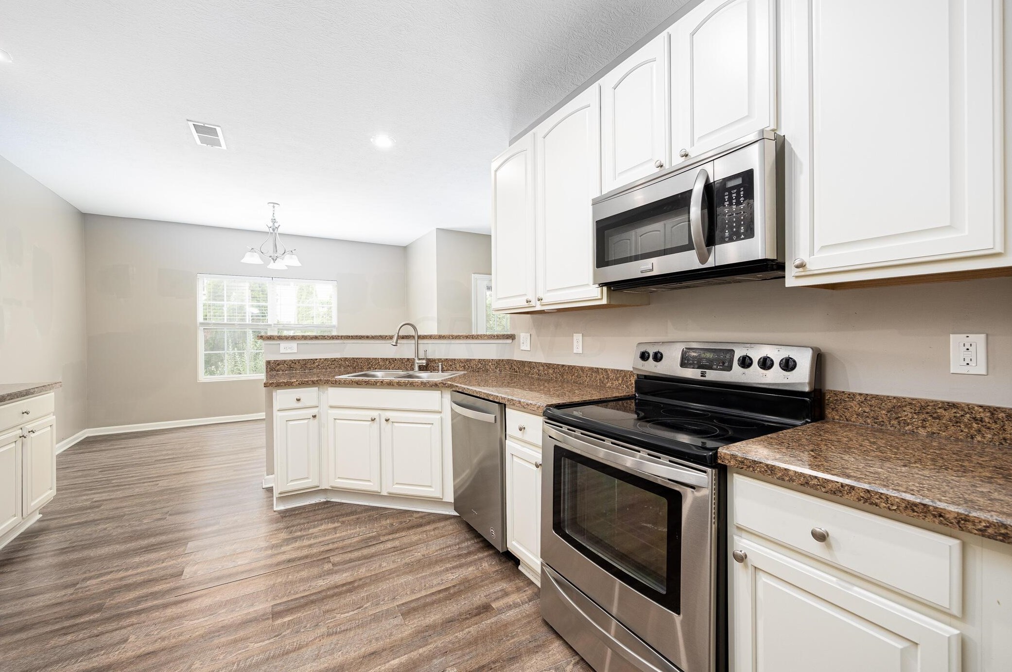 1417 Carylake Cir, Columbus OH  43240-4075 exterior