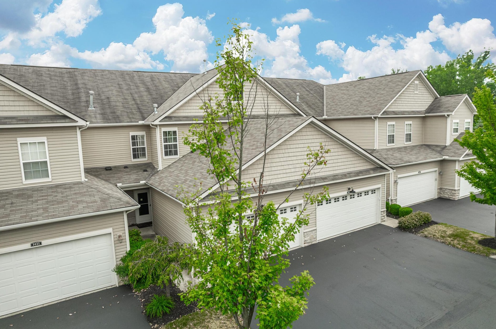 1417 Carylake Cir, Columbus OH  43240-4075 exterior