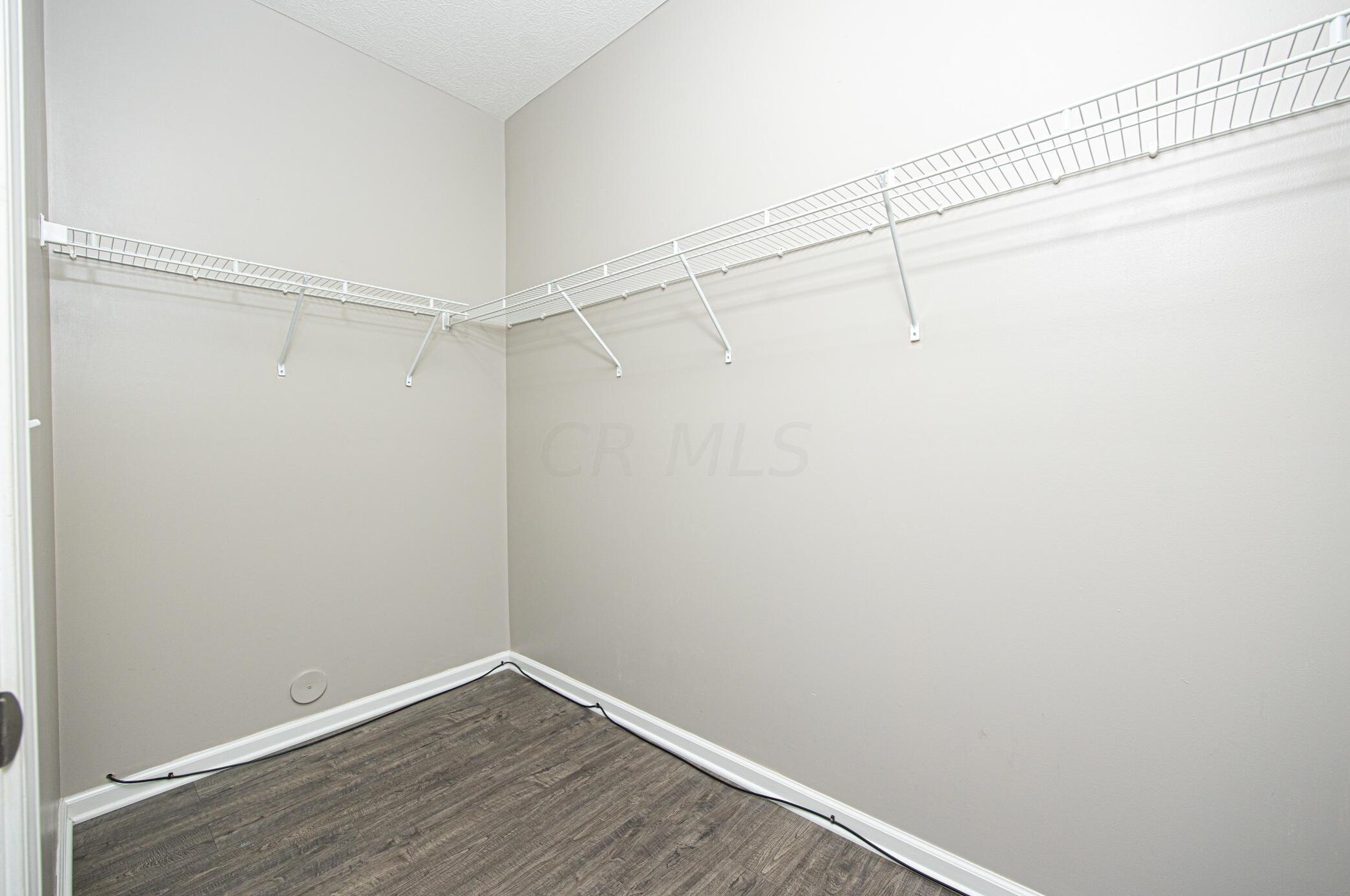 1417 Carylake Cir, Columbus OH  43240-4075 exterior