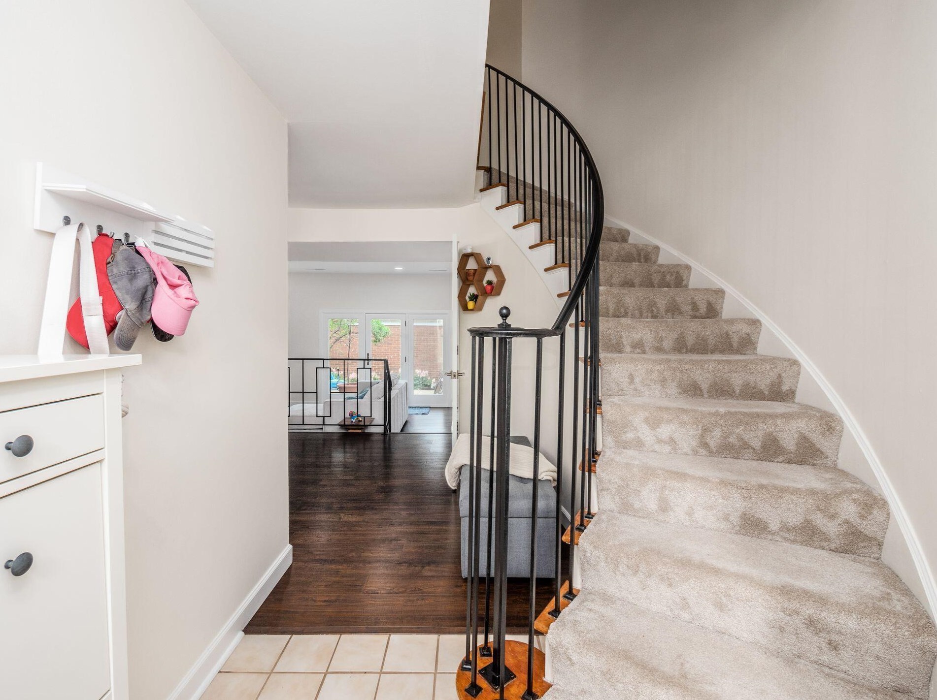 2853 Chateau Cir, Columbus, OH 43221-2558