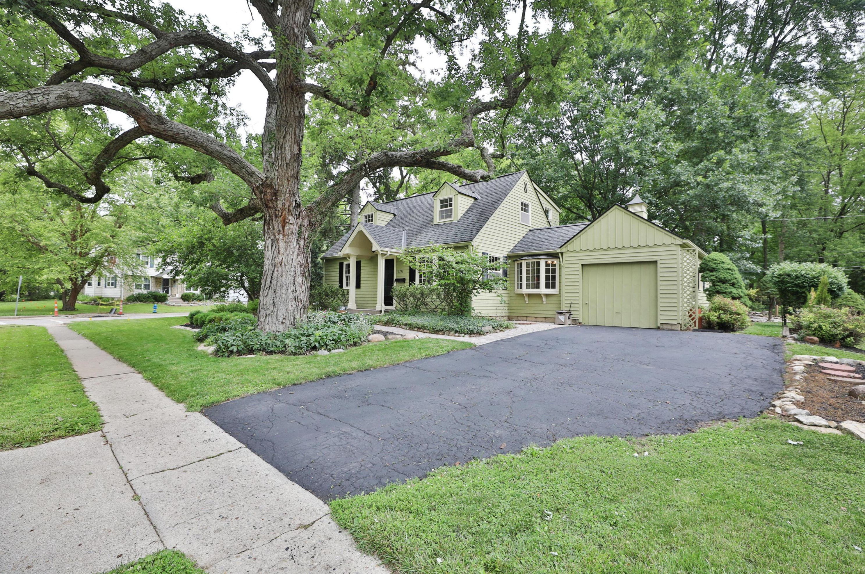 5736 Andover St, Sharon Township, OH 43085