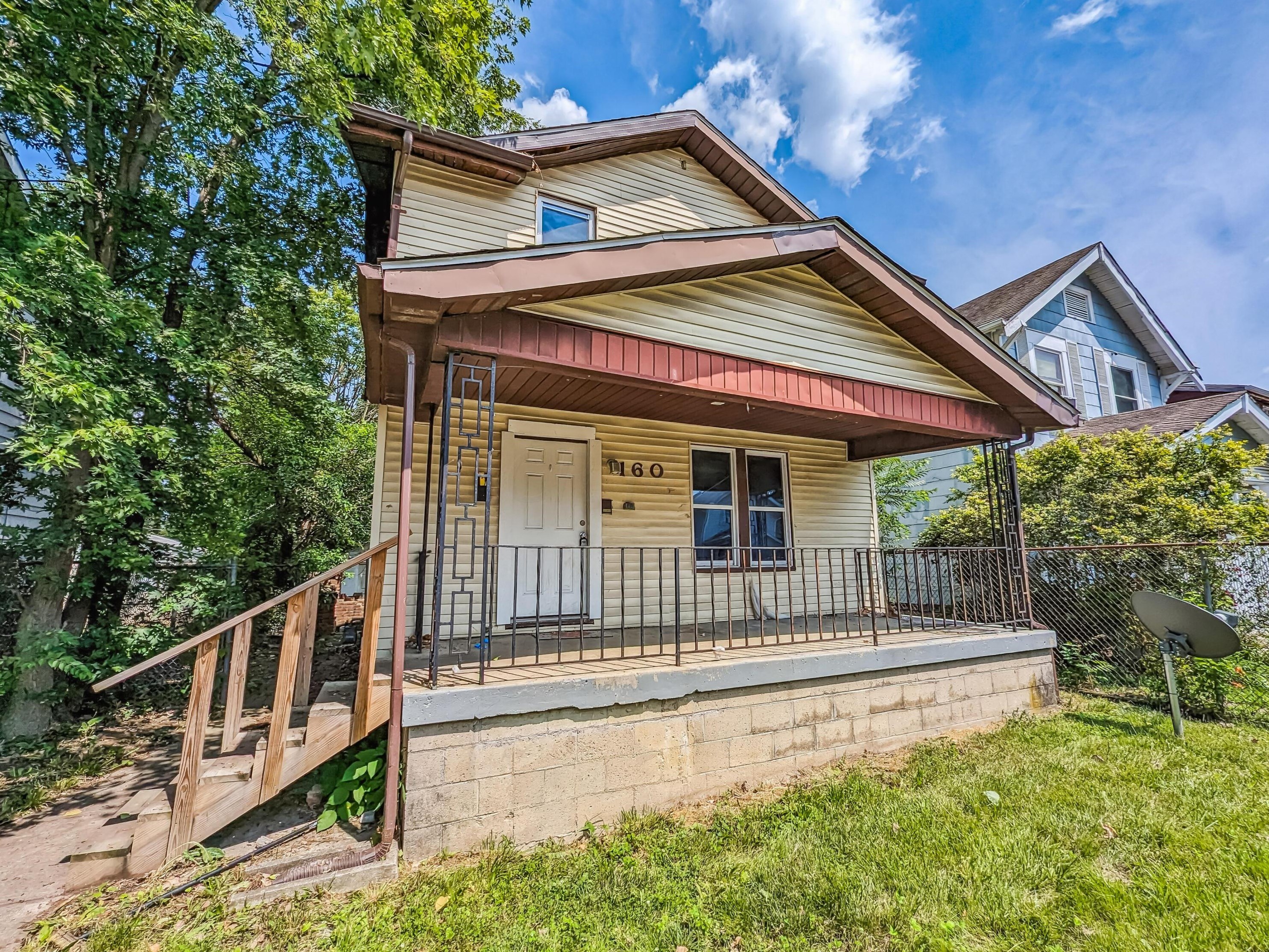 160 Ogden Ave, Columbus, OH 43204-3259