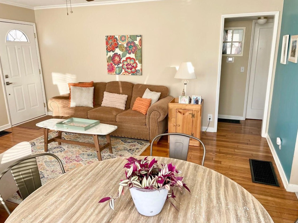 417 Selby Blvd, Columbus OH  43085-3721 exterior