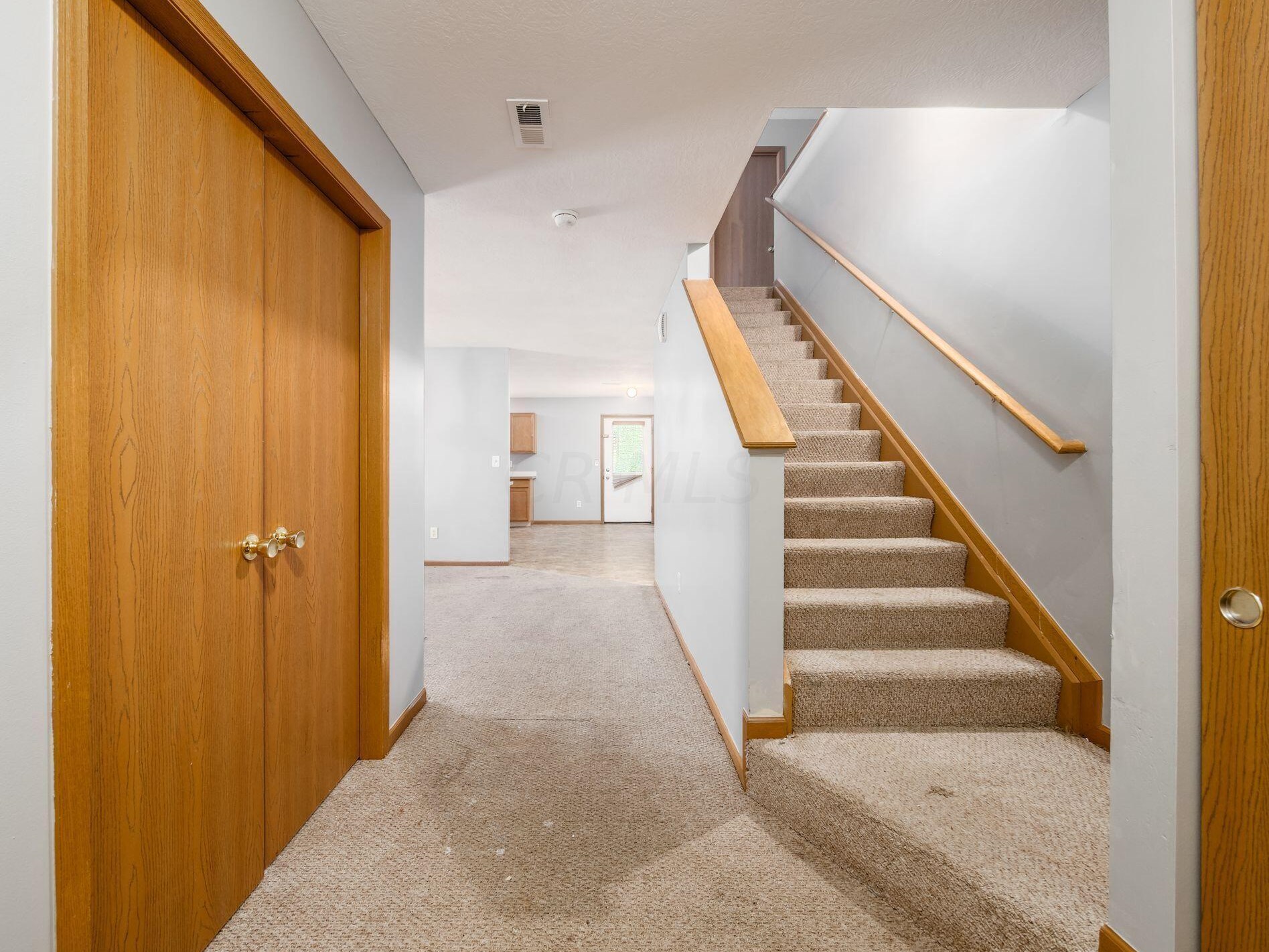 4697 Kenross Dr, Columbus, OH 43207-8766