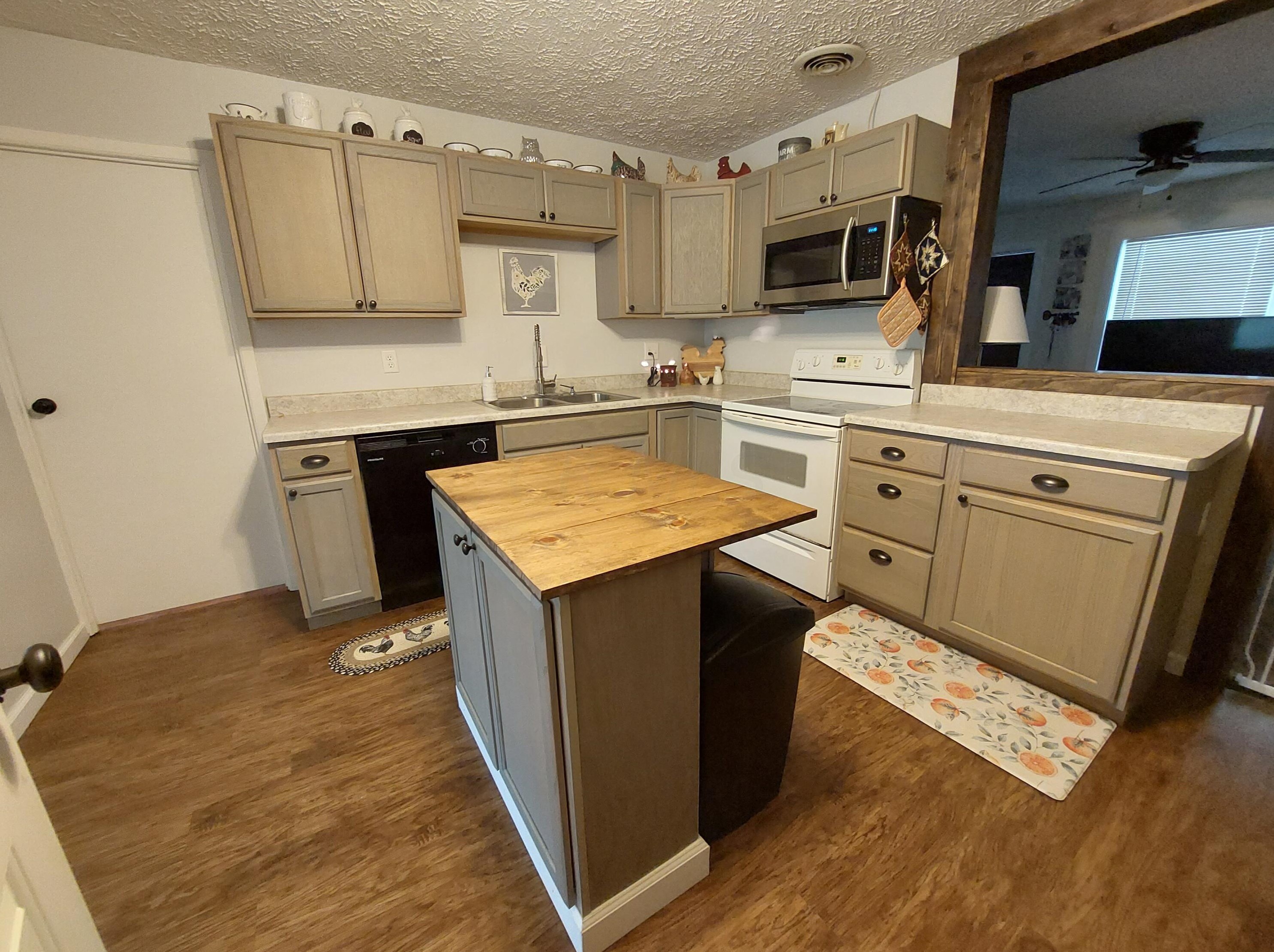 442 Lakeview Dr, Johnstown, OH 43031