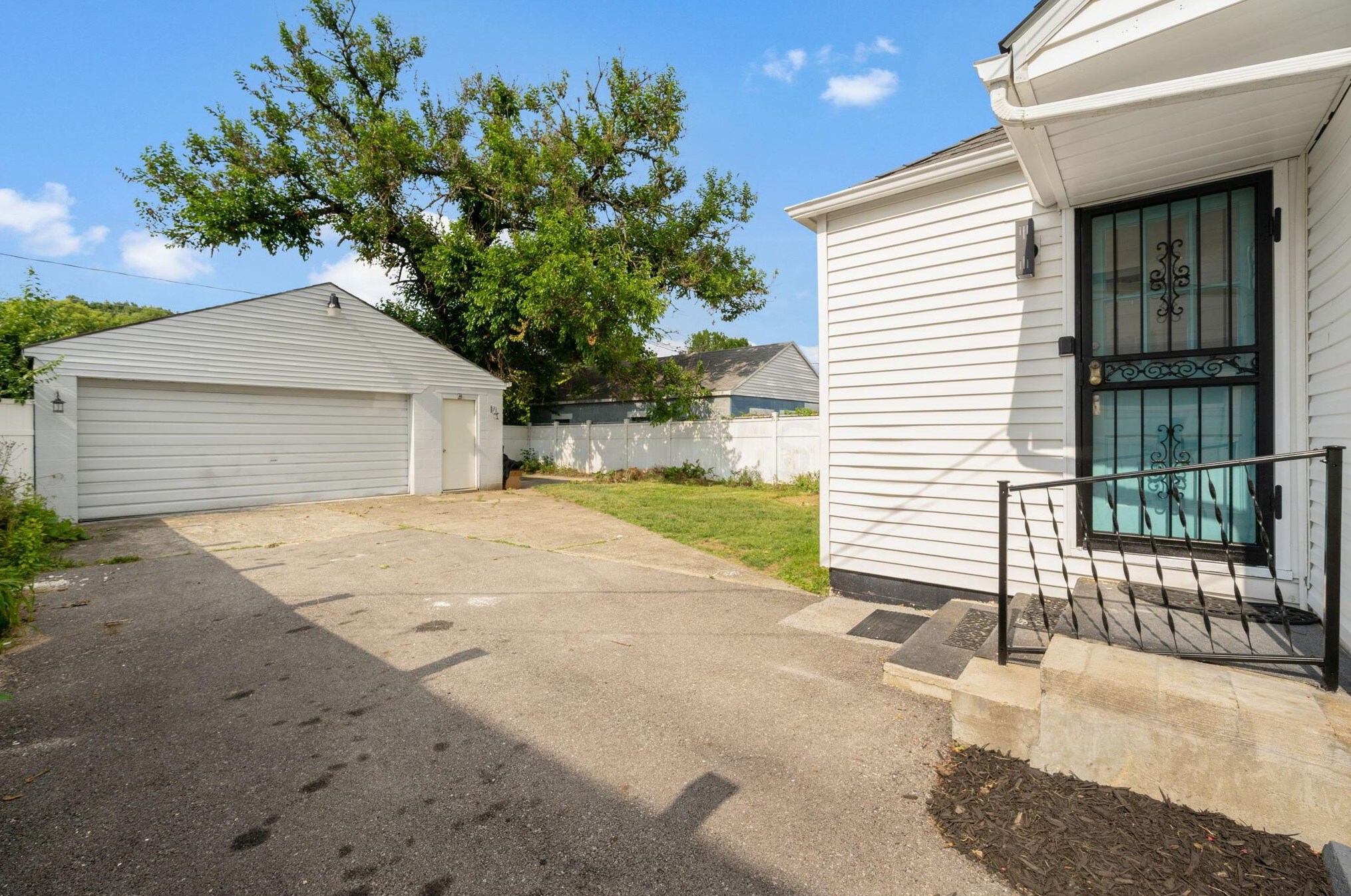 1790 Bide A Wee Park Ave, Columbus OH  43205-3039 exterior