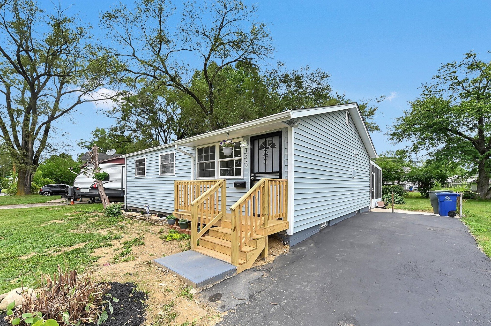 1890 Zettler Rd, Columbus OH  43227-3457 exterior