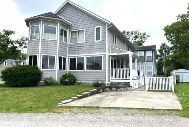 5371 Lake Shore Ne Dr, Thornville, OH 43076