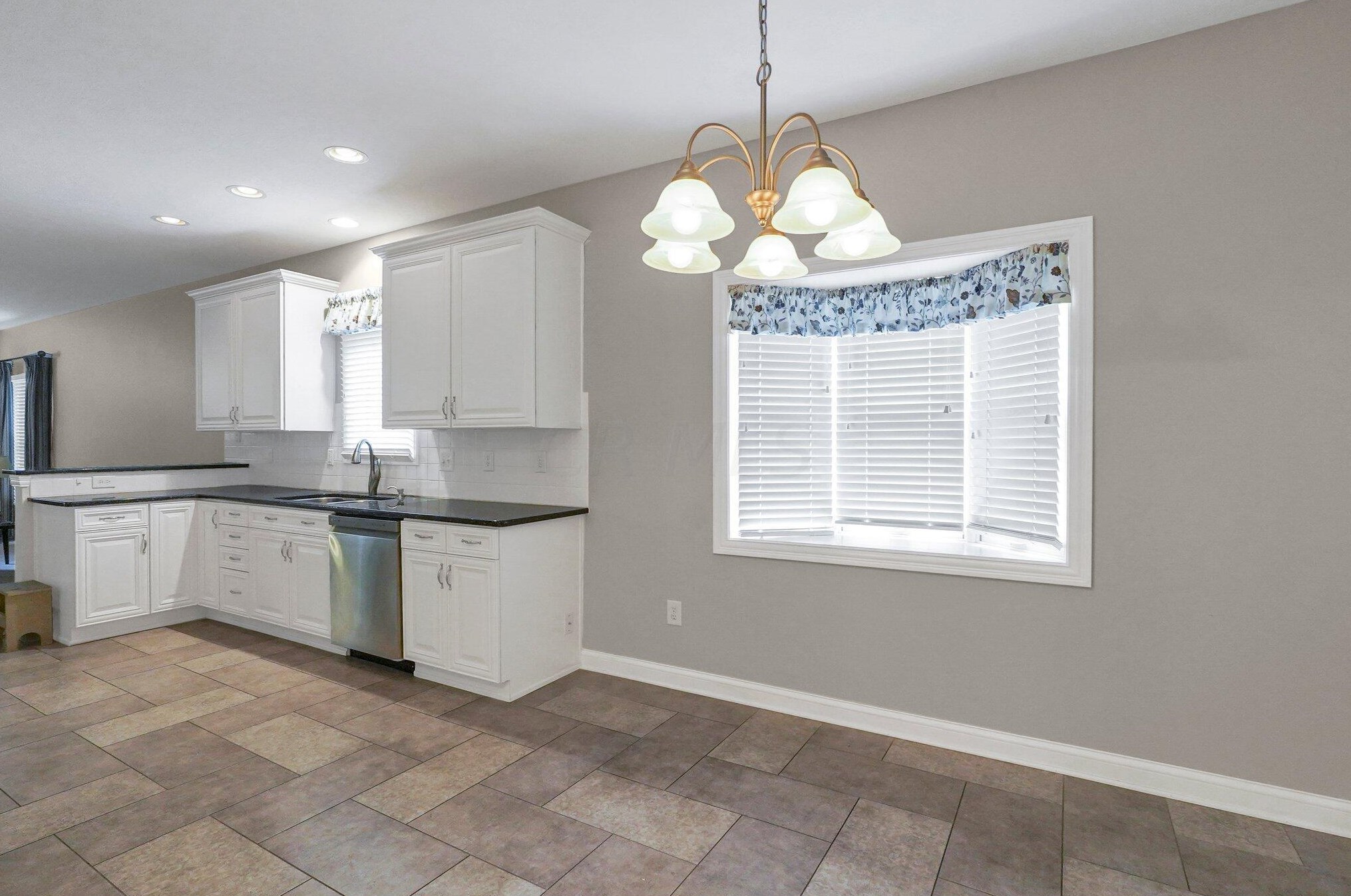 6062 Mcnaughten Grove Ln, Columbus, OH 43213-5103