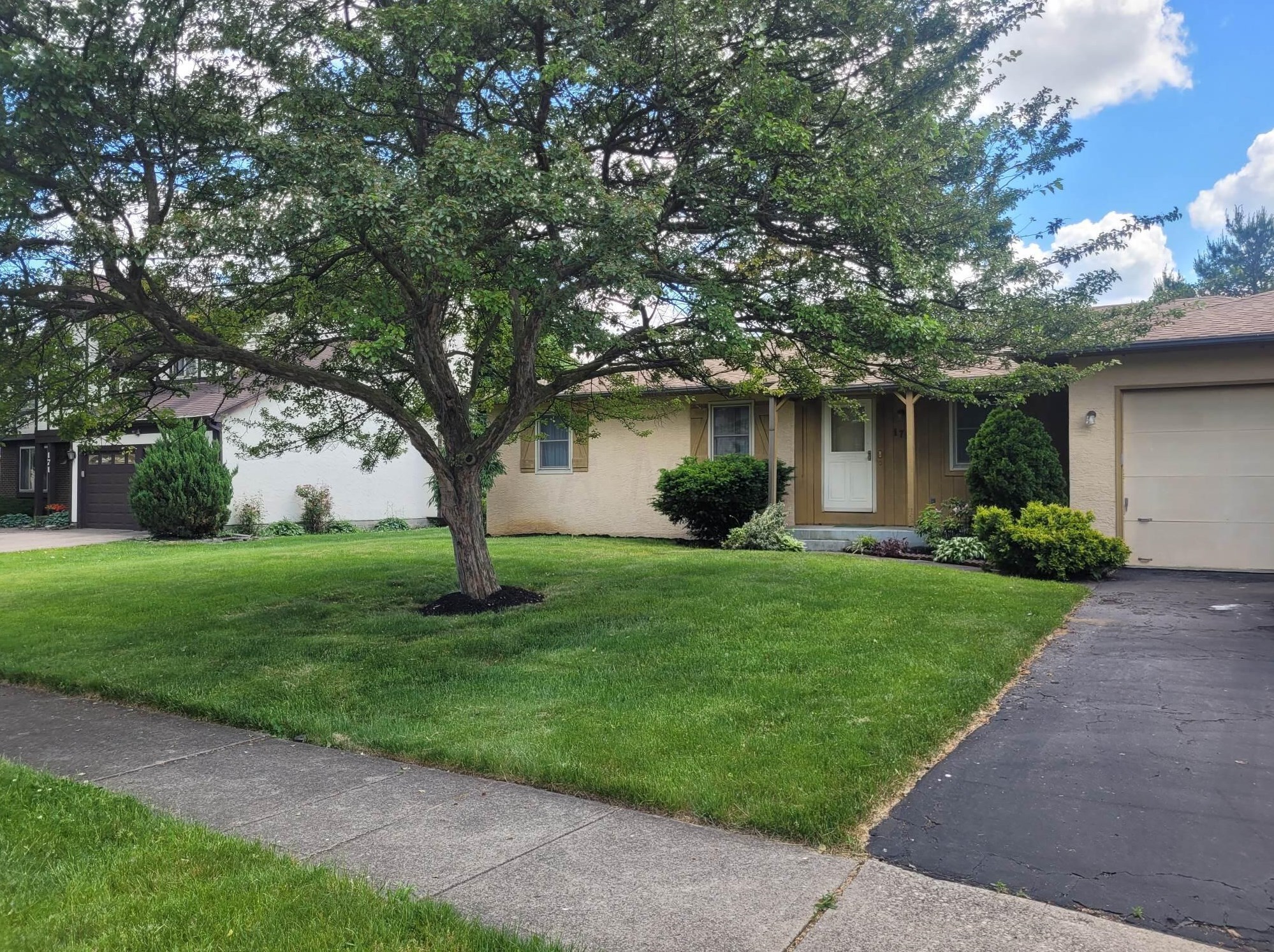 175 Rugby Ln, Columbus, OH 43230-2562