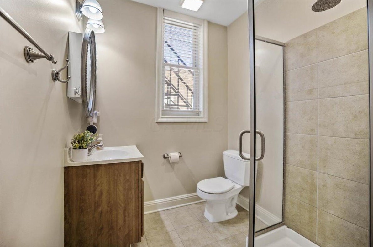 60 Buttles Ave, Columbus OH  43215-1451 exterior