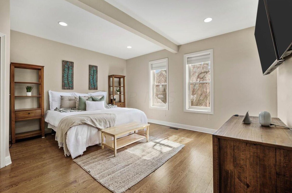 60 Buttles Ave, Columbus OH  43215-1451 exterior