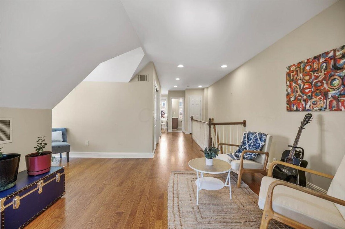 60 Buttles Ave, Columbus OH  43215-1451 exterior