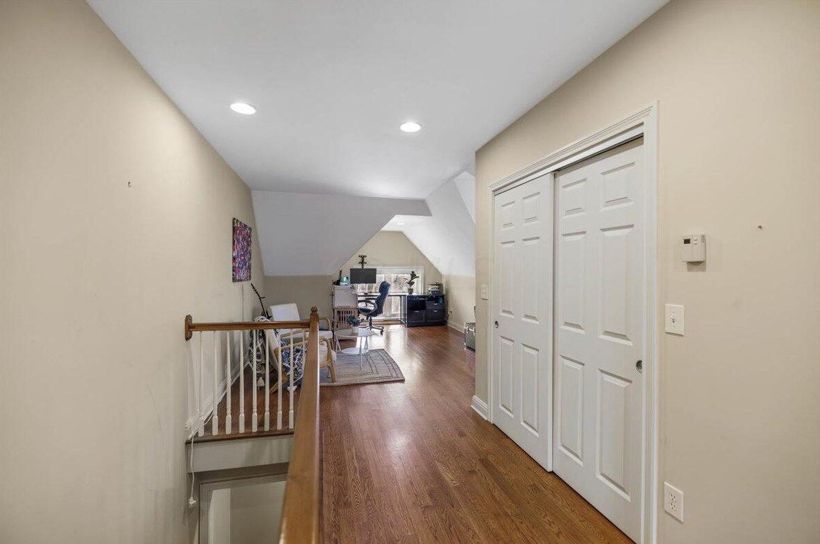 60 Buttles Ave, Columbus OH  43215-1451 exterior