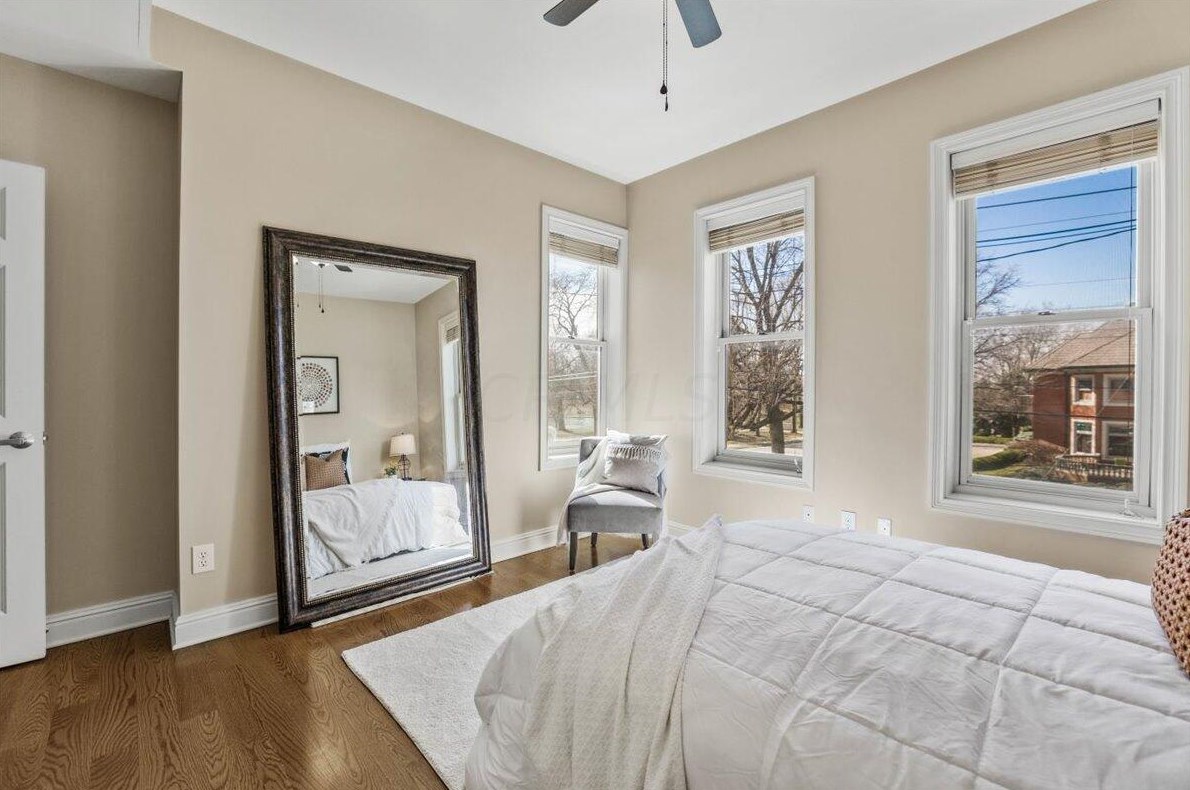 60 Buttles Ave, Columbus OH  43215-1451 exterior