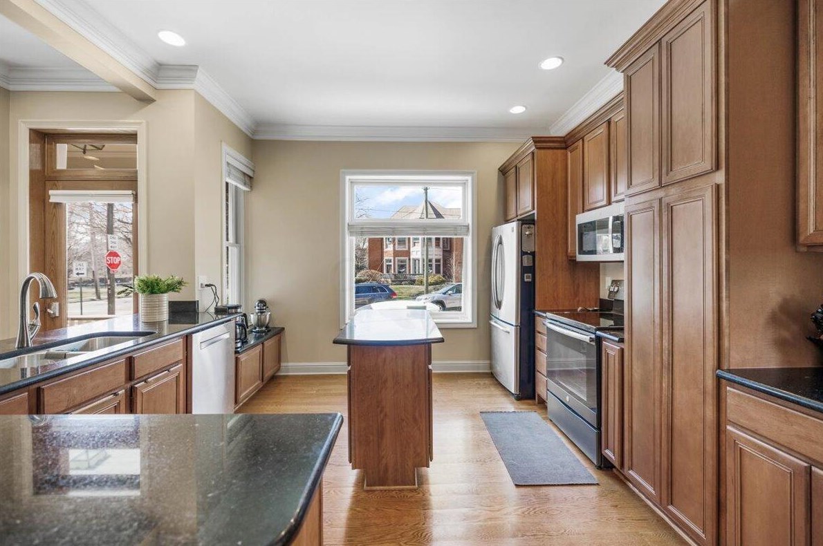 60 Buttles Ave, Columbus OH  43215-1451 exterior