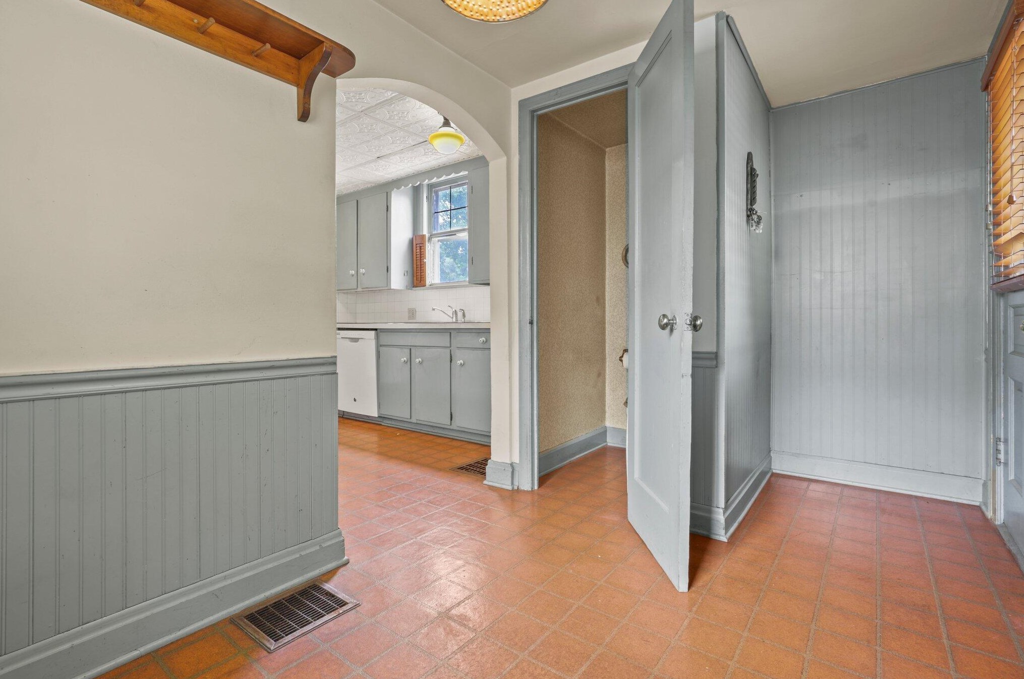 1051 Virginia Ave, Columbus OH 43212-3565 exterior