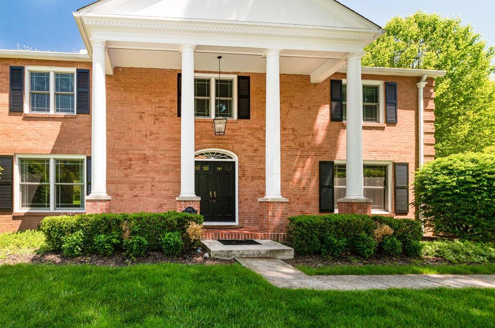 3864 Criswell Dr, Columbus OH  43220-4962 exterior