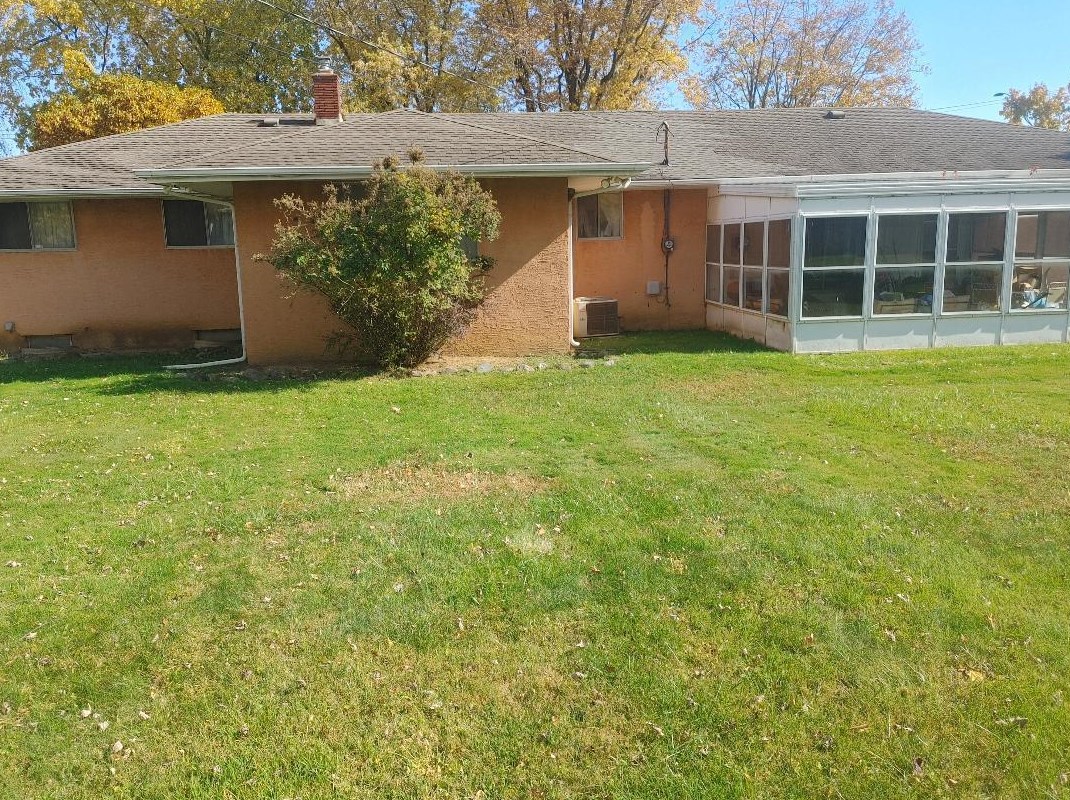 3265 Stelzer Rd, Columbus OH 43219-5710 exterior