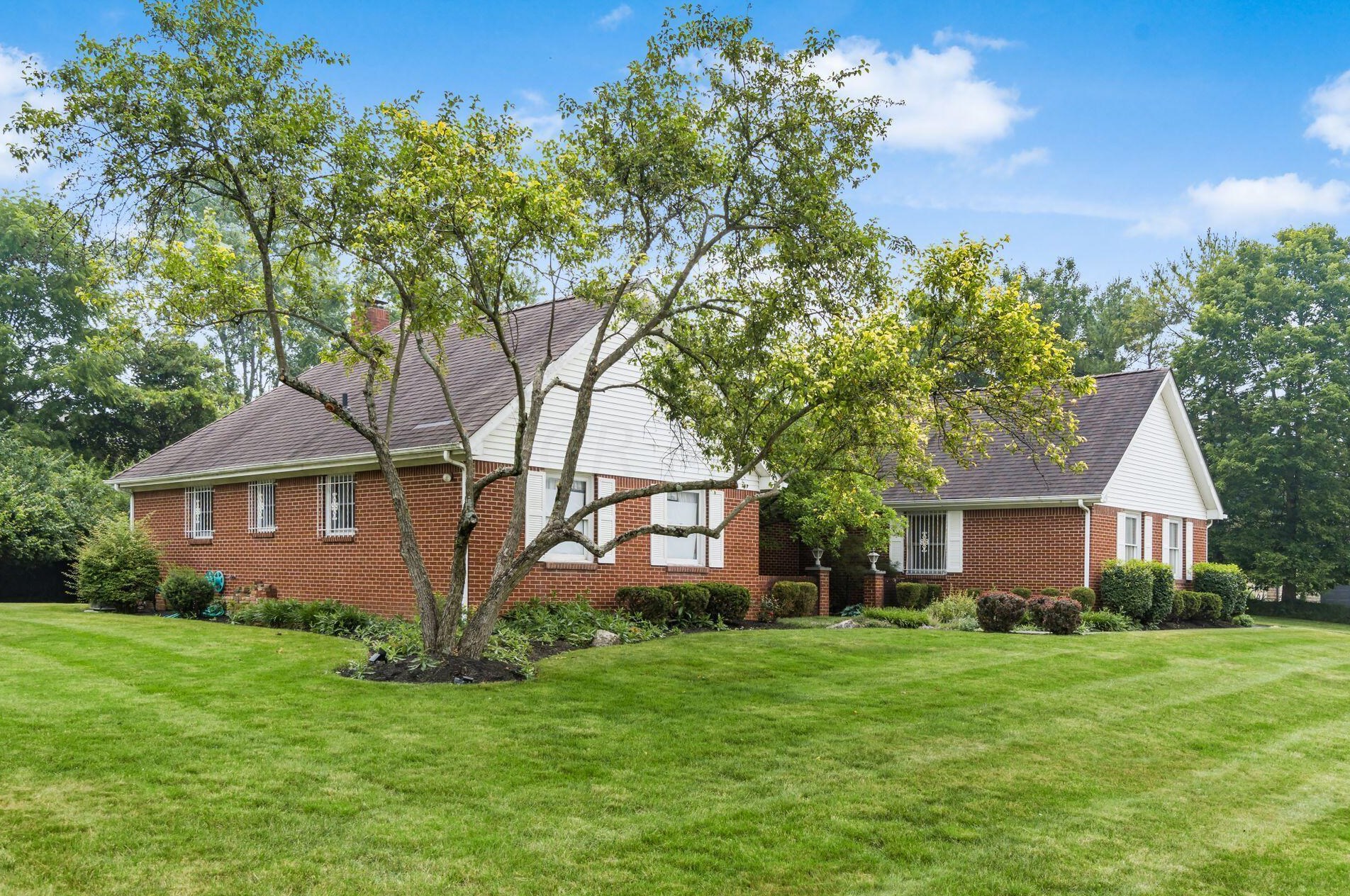5128 Chevy Chase Ct, Columbus, OH 43220-2310