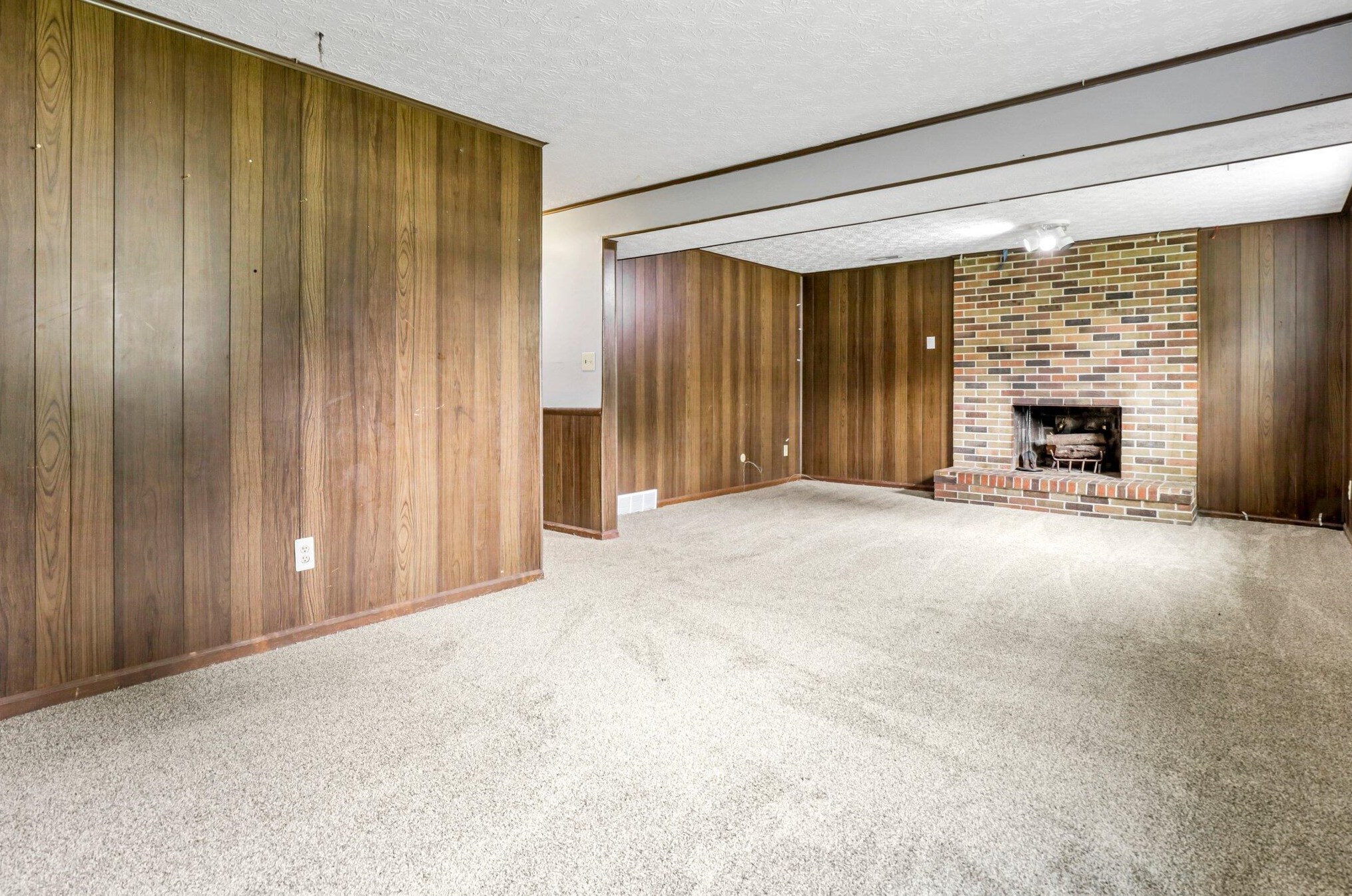 5419 Aqua St, Columbus OH  43229-3915 exterior