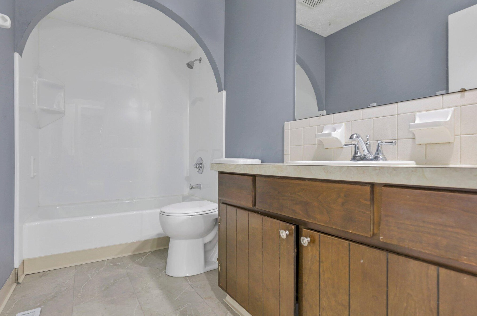 5419 Aqua St, Columbus OH  43229-3915 exterior